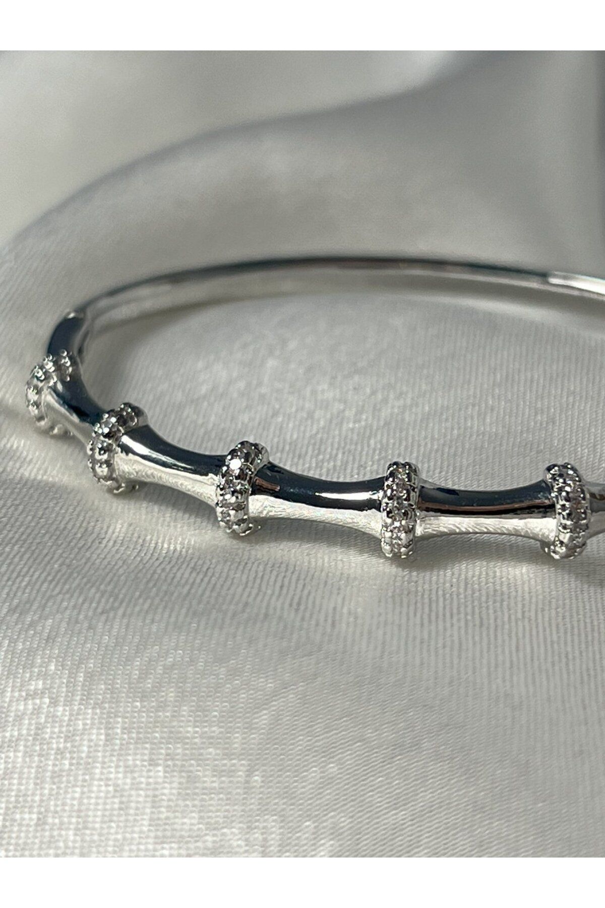 CEY ACCESSORY KEMİK MODEL KELEPÇE