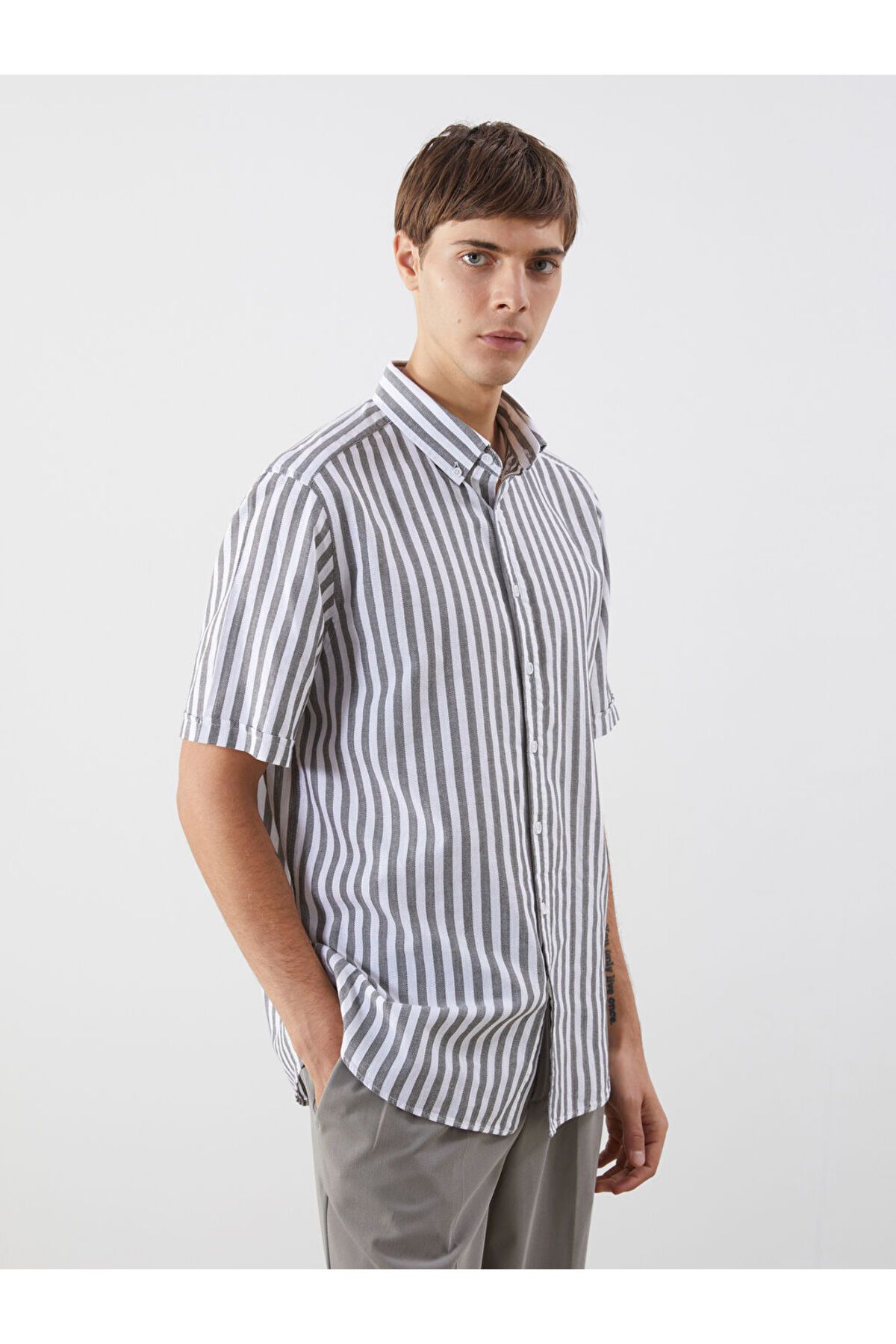 LC Waikiki Yeni Sezon Regular Fit Kisa Kollu Cizgili Erkek Gomlek - S5NC46Z8