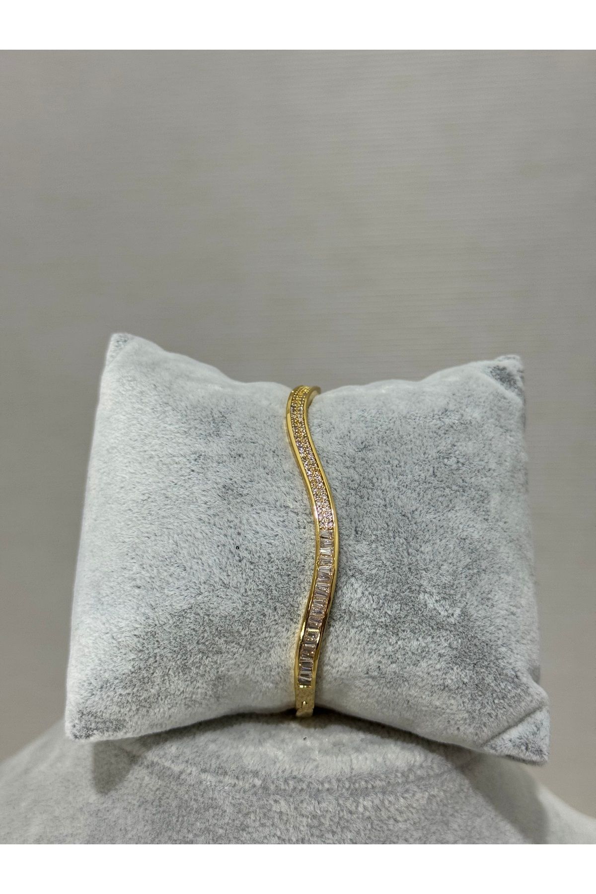 XUPING JEWELRY 18K zirkon taşlı kelepçeli Çelik bileklik paslanmaz kararmaz
