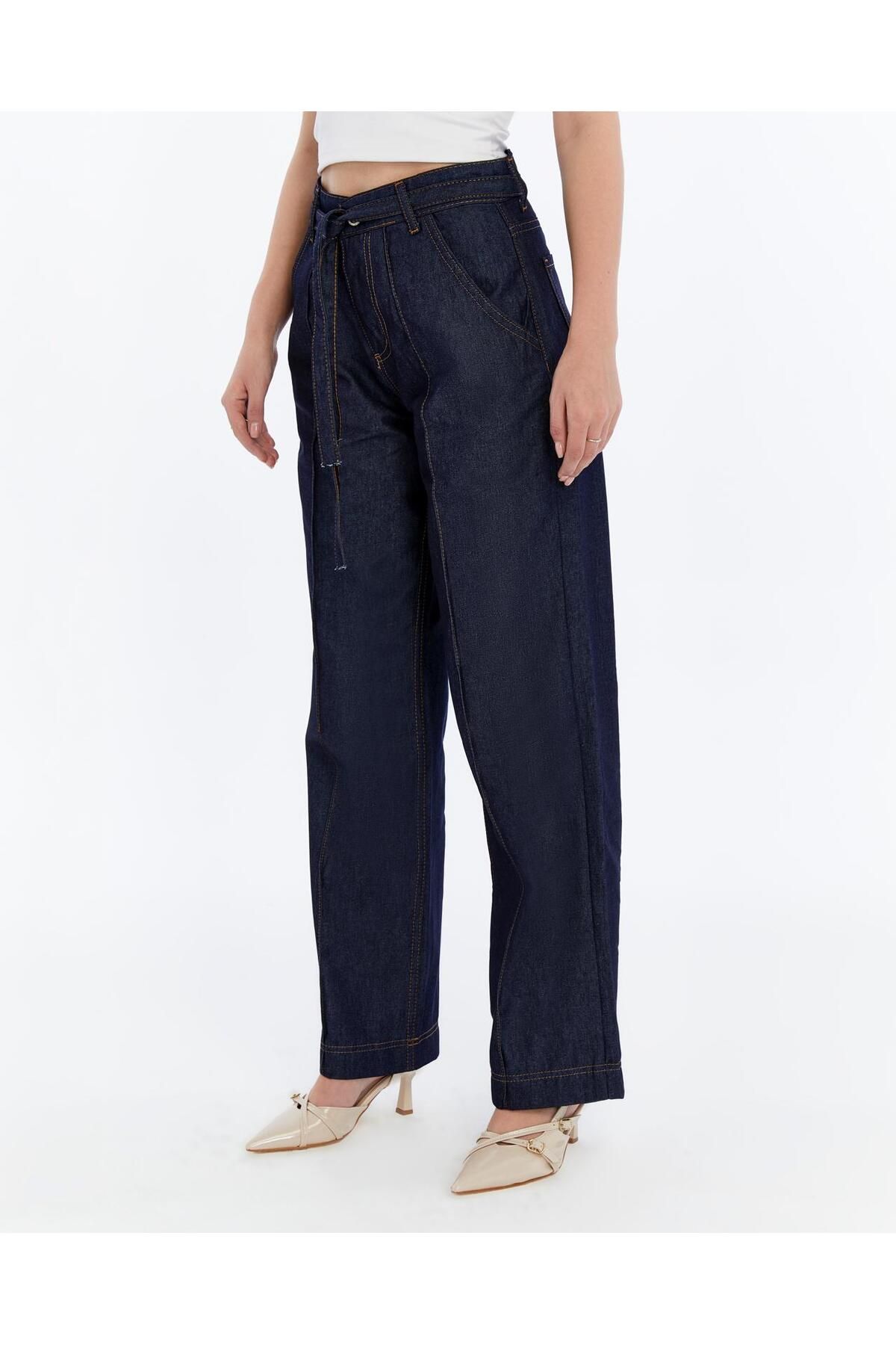 Butik KEMERLİ JEAN PANTOLON