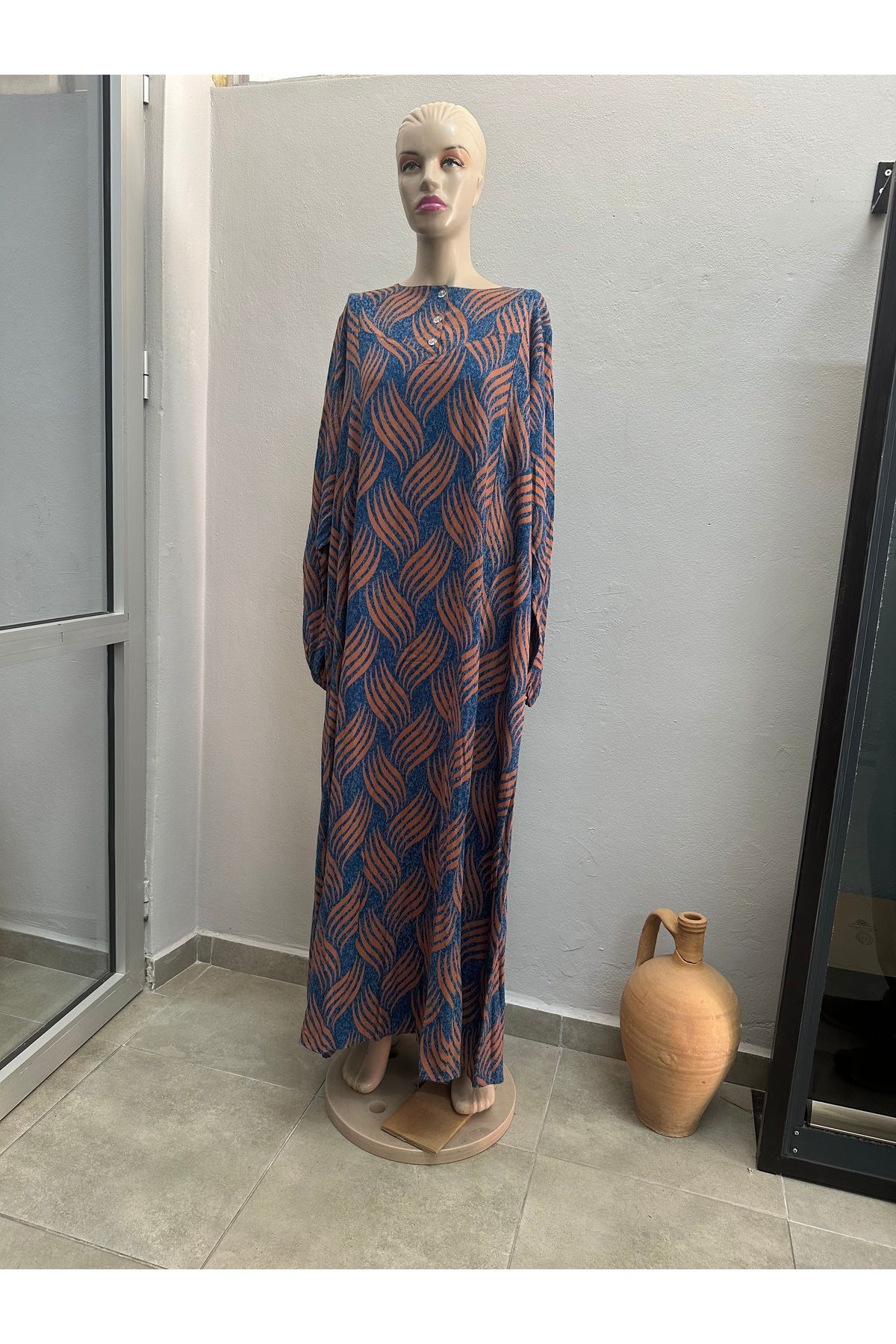 Zülal İthal Kumaş, Yuvarlak Yaka, Lastik Kol, (63*2=126 cm. Göğüs/ Boy 145 ölçü YOK.