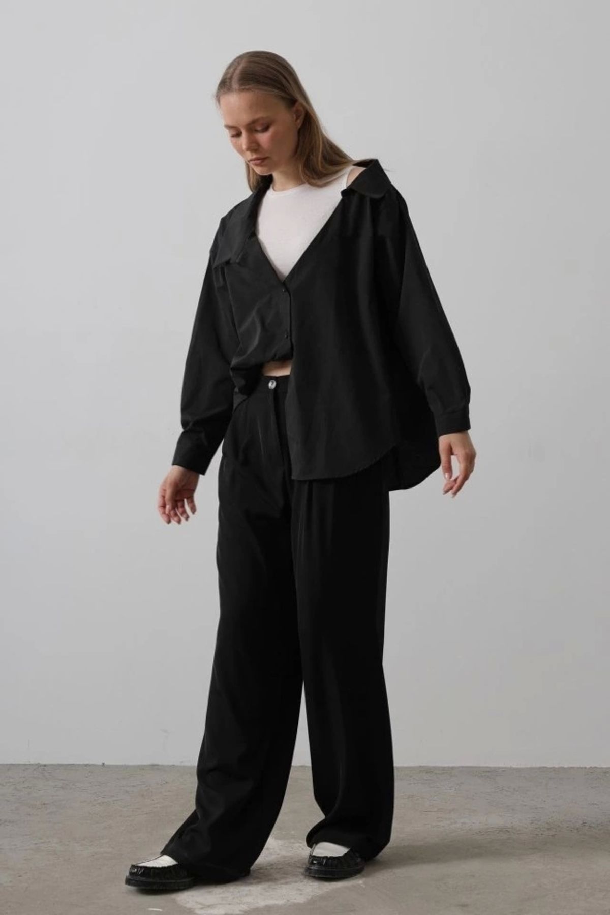 Butik Atlet Detaylı Gömlek - Siyah