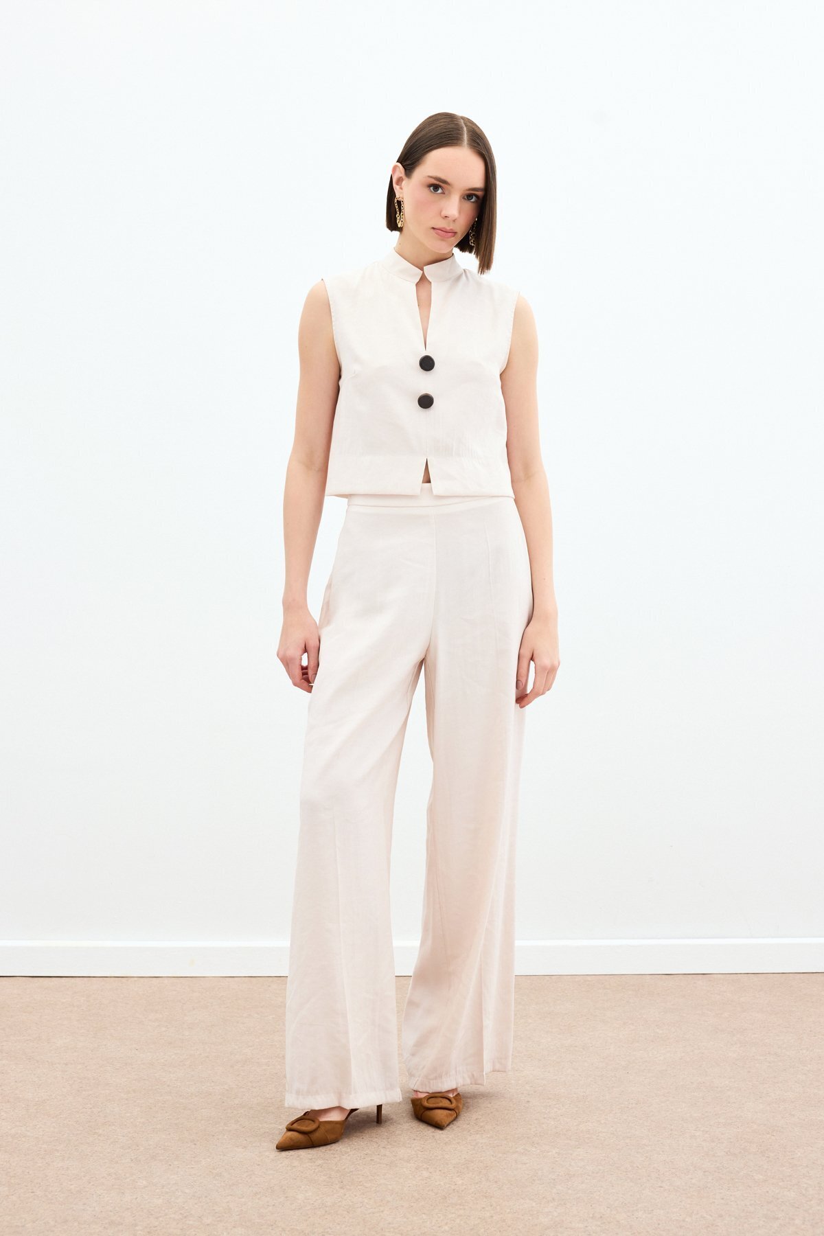 Sateen-Blouse with Ornamental Button Detail - Stone 4