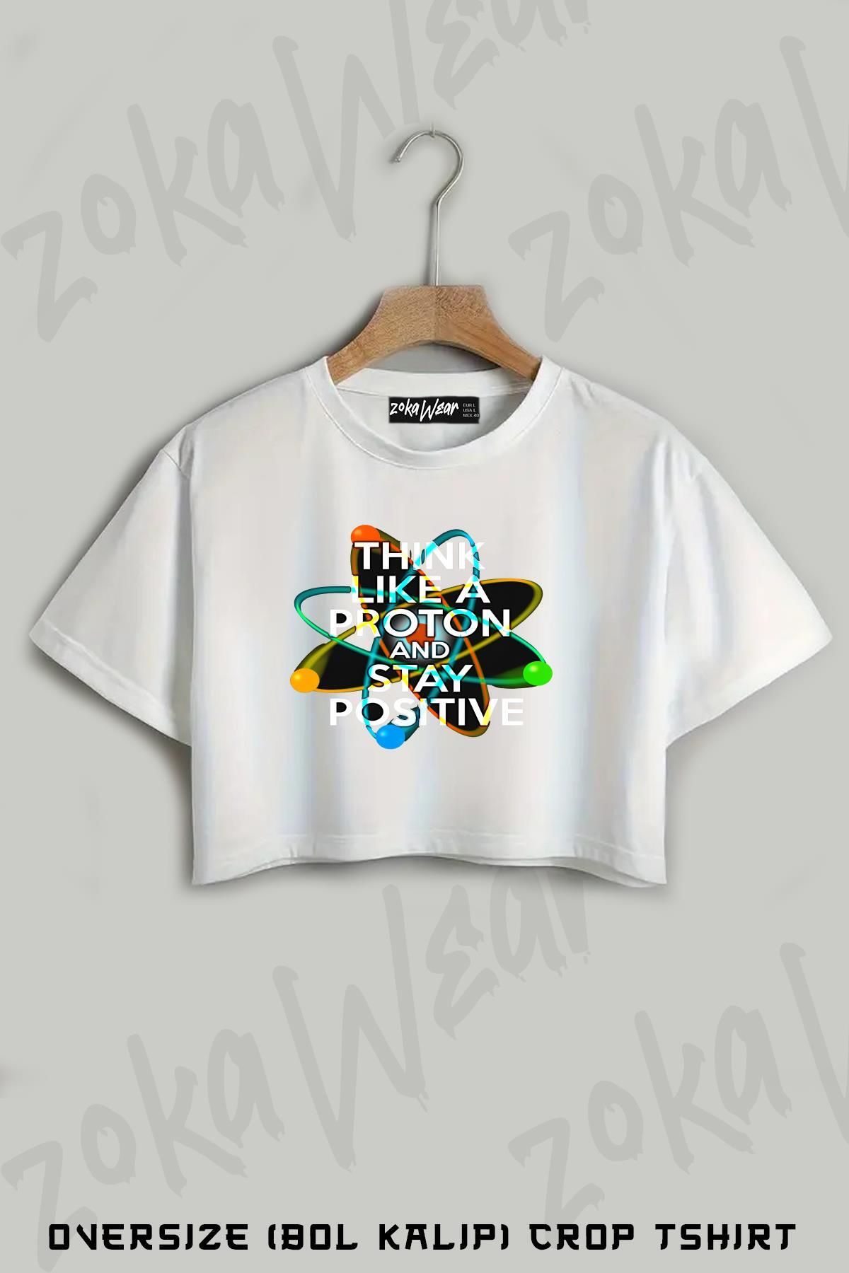 ZOKAWEAR Think Like A Proton And Stay Positive Fun Science Quote Baskılı Oversize Crop T-Shirt