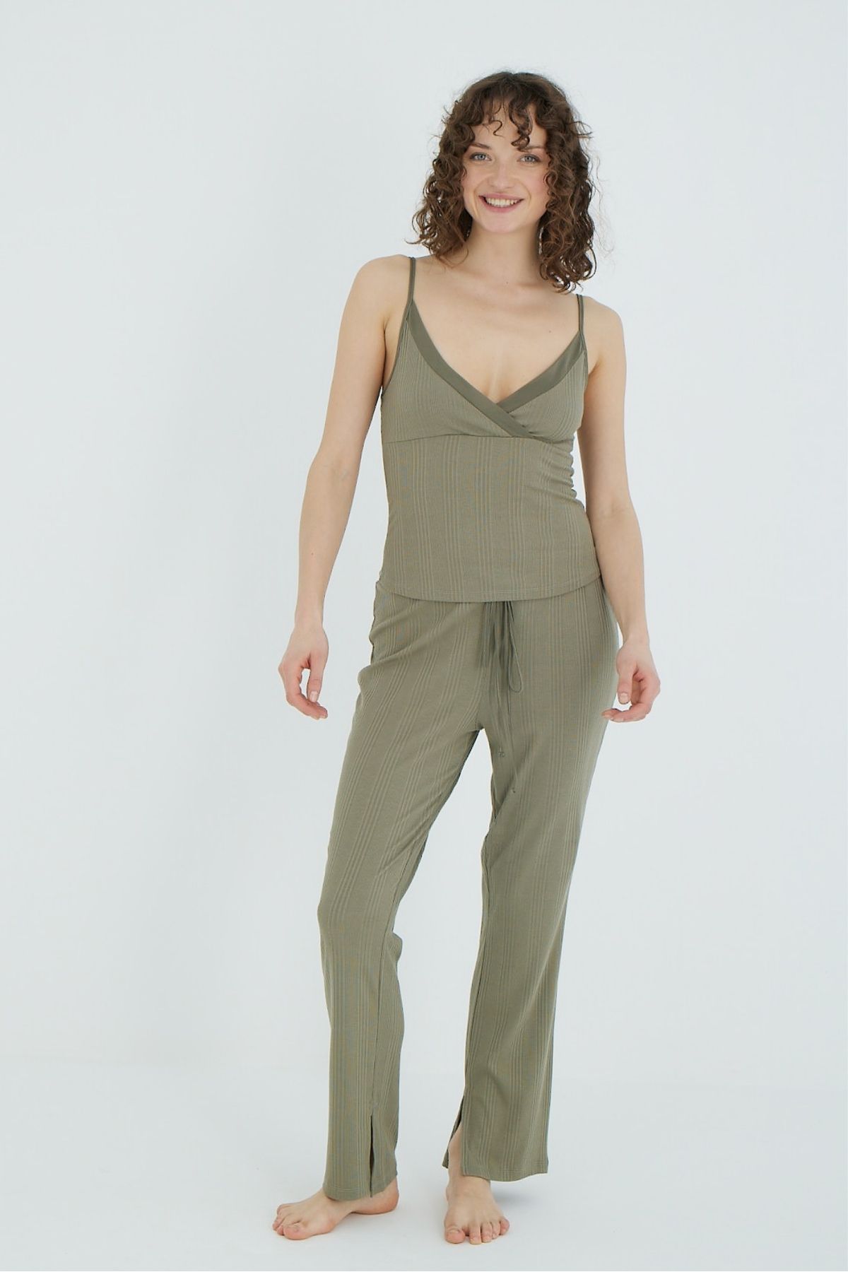 İPEKTENİM Kruvaze Yaka Askılı Pijama Takımı