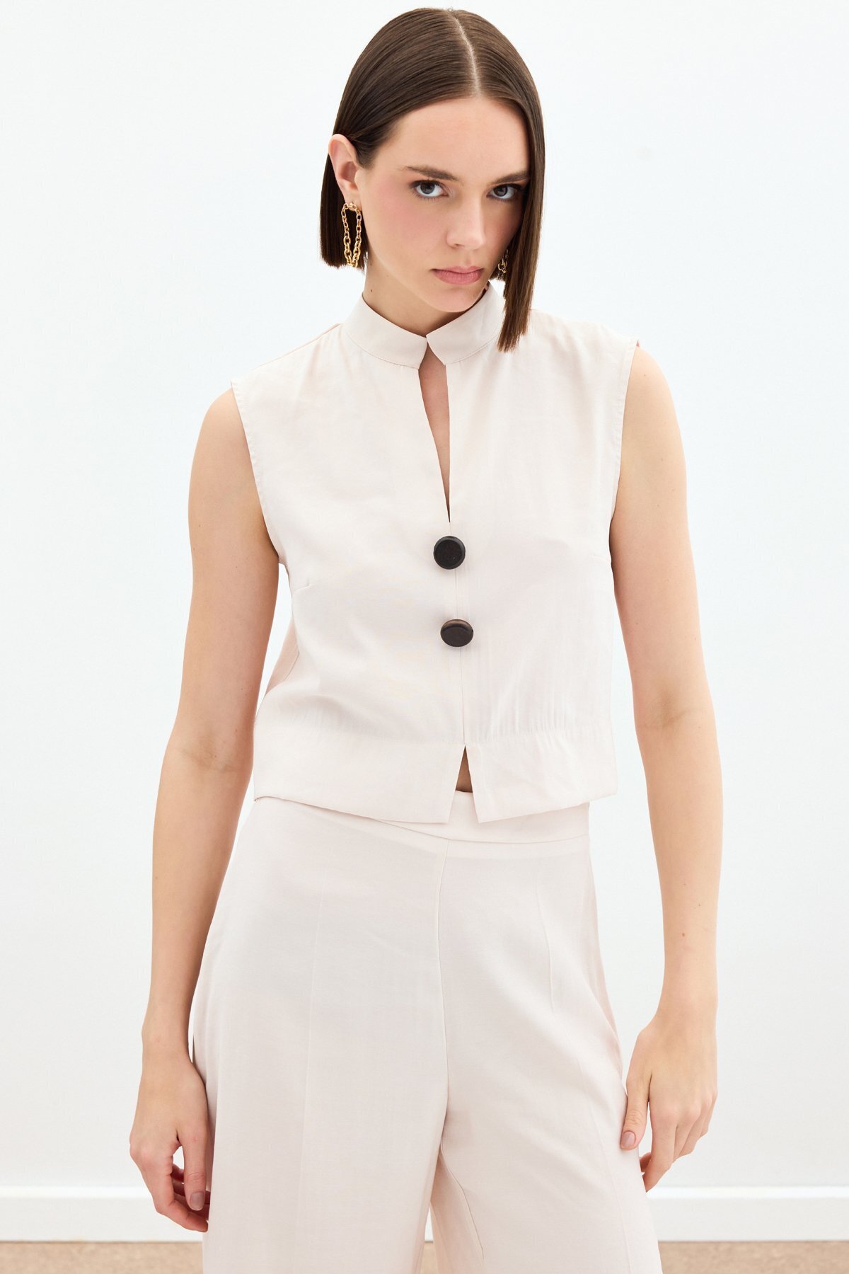 Sateen-Blouse with Ornamental Button Detail - Stone 2