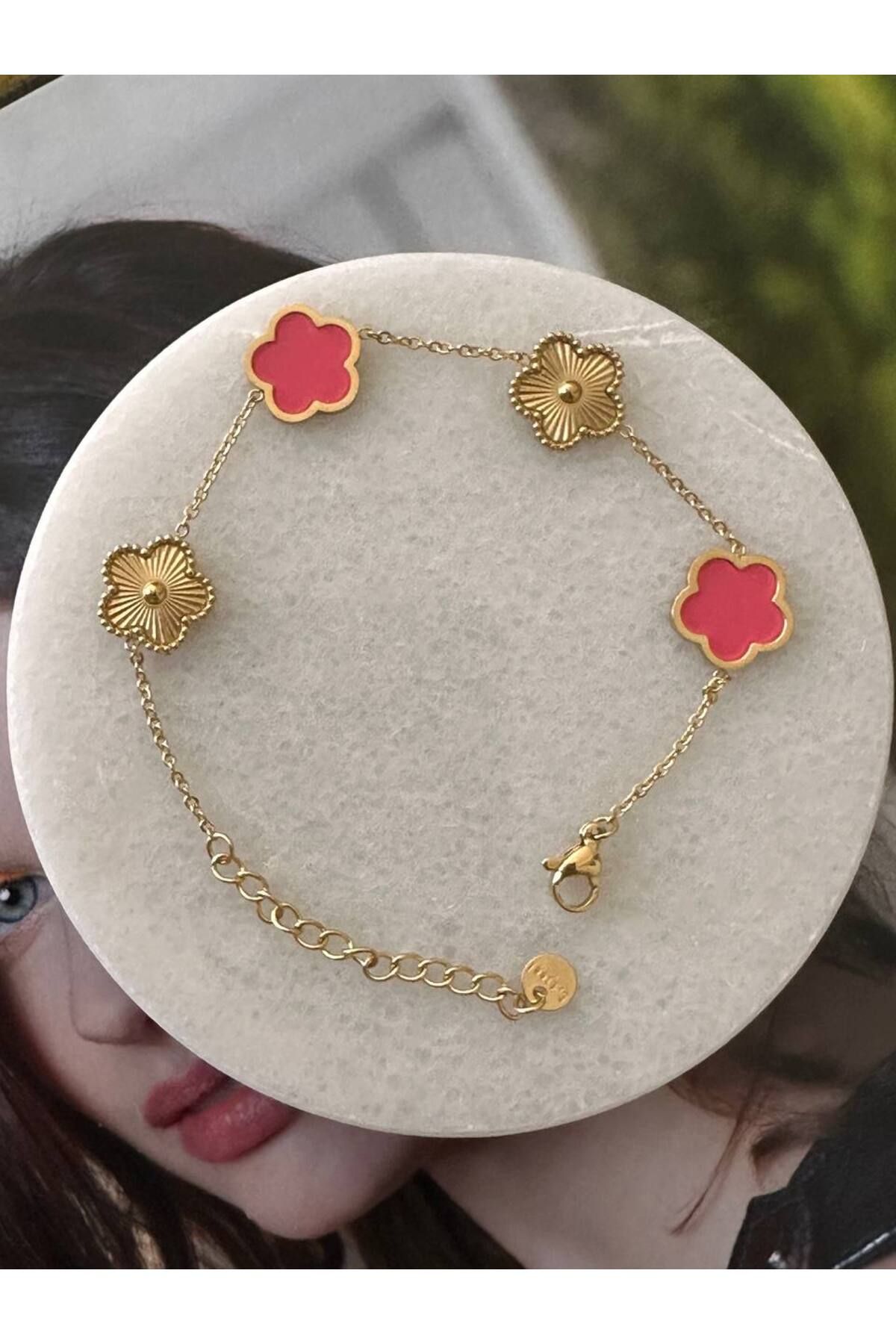 Esmeray Aksesuar Paslanmaz Çelik Gold Renk Pembe Yonca Figürlü Bileklik Uzunluk 16 cm. 20 cm.
