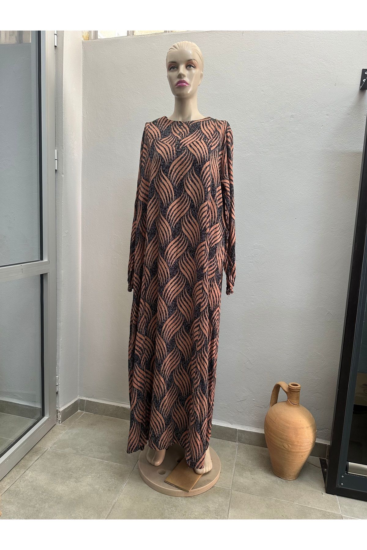 Zülal İthal Kumaş, Yuvarlak Yaka, Lastik Kol, (63*2=126 cm. Göğüs/ Boy 145 ölçü YOK.
