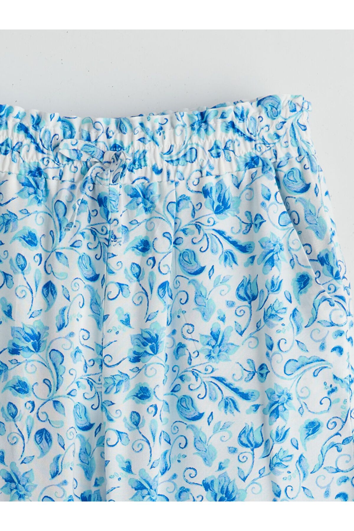 LC Waikiki-Create Your Style from Uzg Store |   Girls' Trousers with Elastic Waist 3
