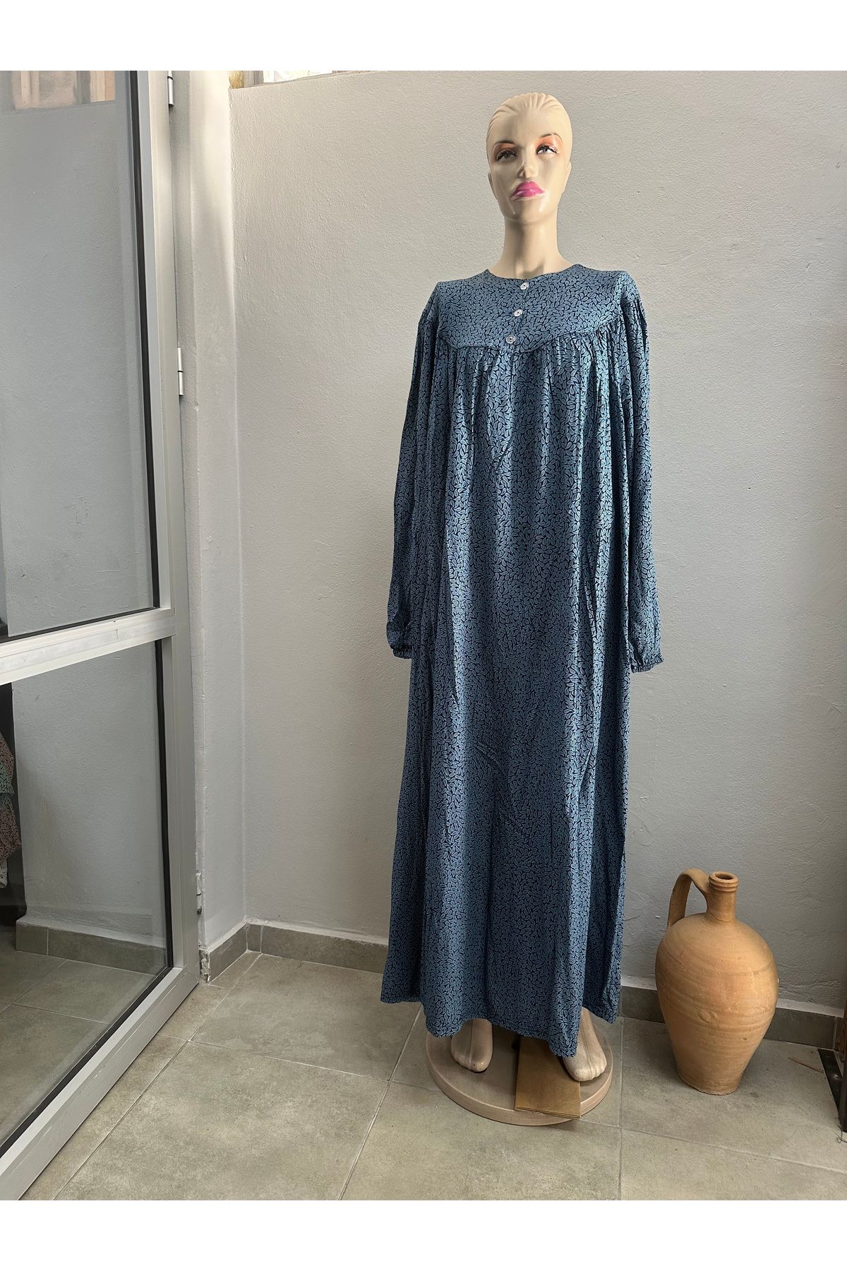 Zülal İthal Kumaş, Yuvarlak Yaka, Lastik Kol, (71*2=142 cm. Göğüs/ Boy 138 ölçü YOK.