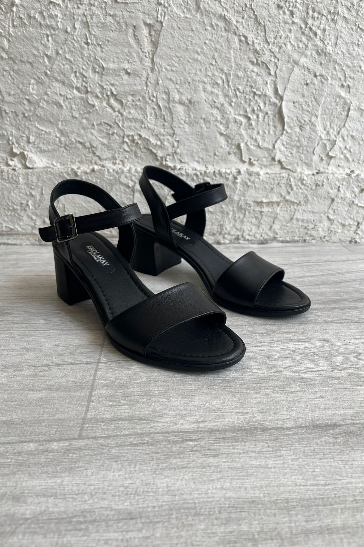 ERDİ AKAY Kadın Hakiki Deri Topuklu Comfort Sandalet