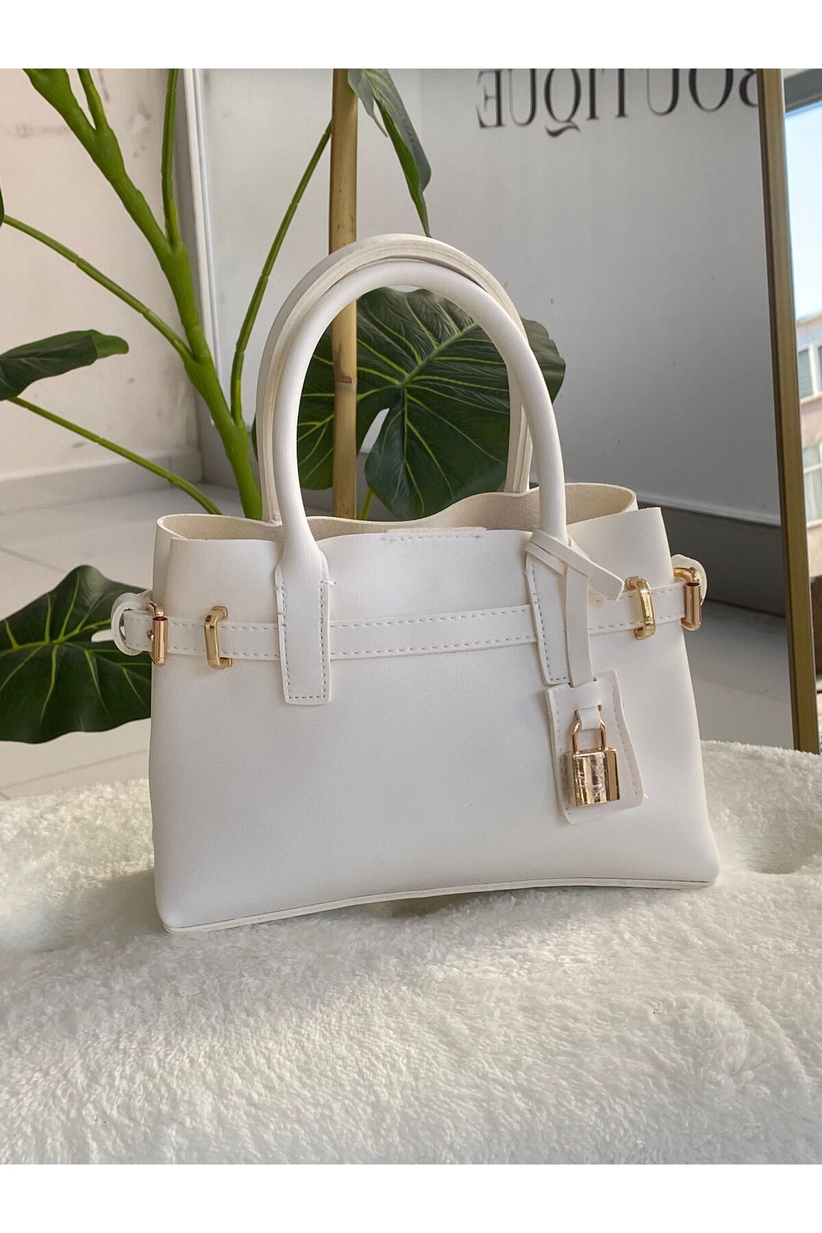 Nobles Jewellery kilit detaylı beyaz çanta