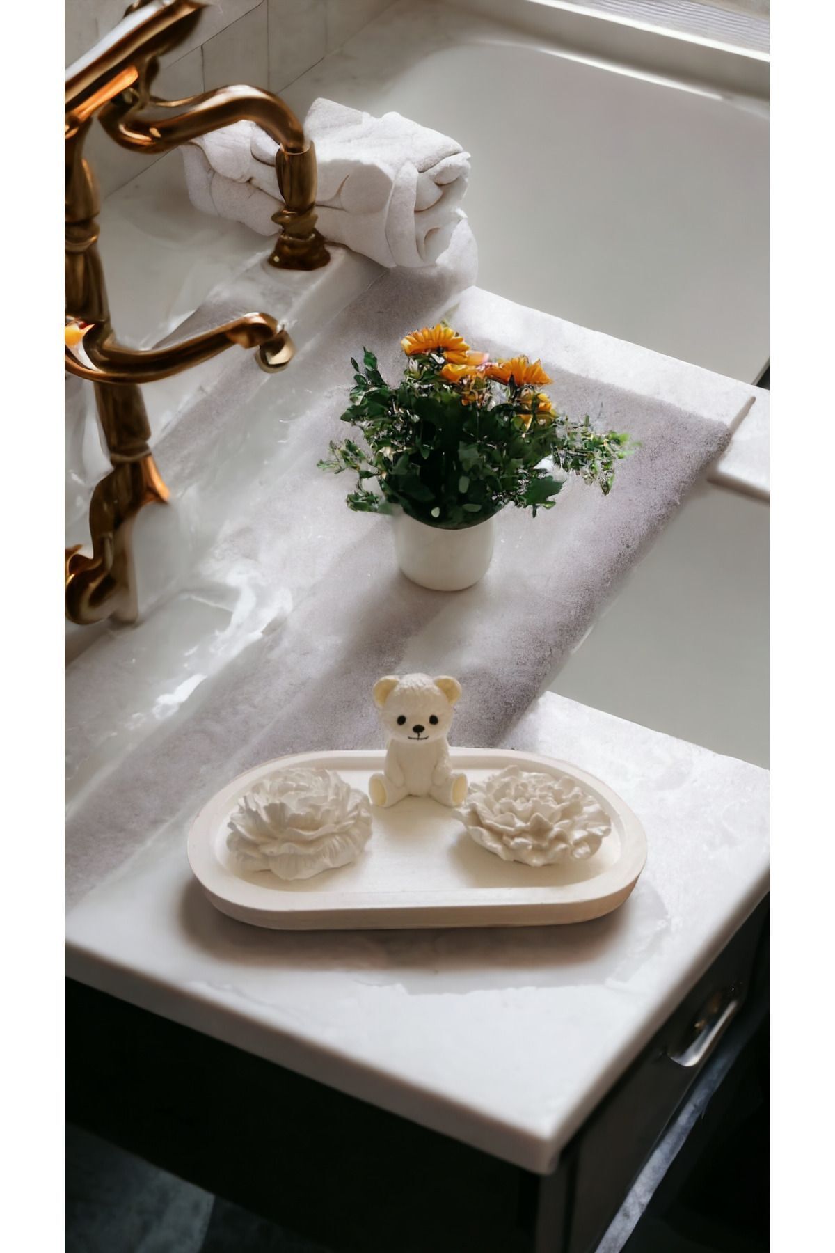 SerenityHaven Beyaz Şakayık, Karanfil Ve Ayıcık Set 4 Parça (Vernikli)