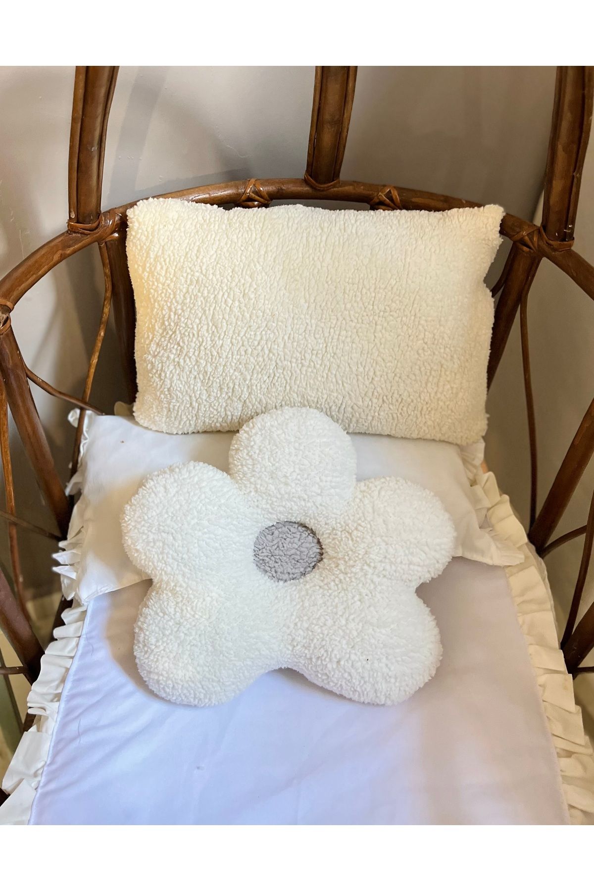 Cherry Bloom Cotton Teddy Peluş Papatya Yastık Ortası Gri