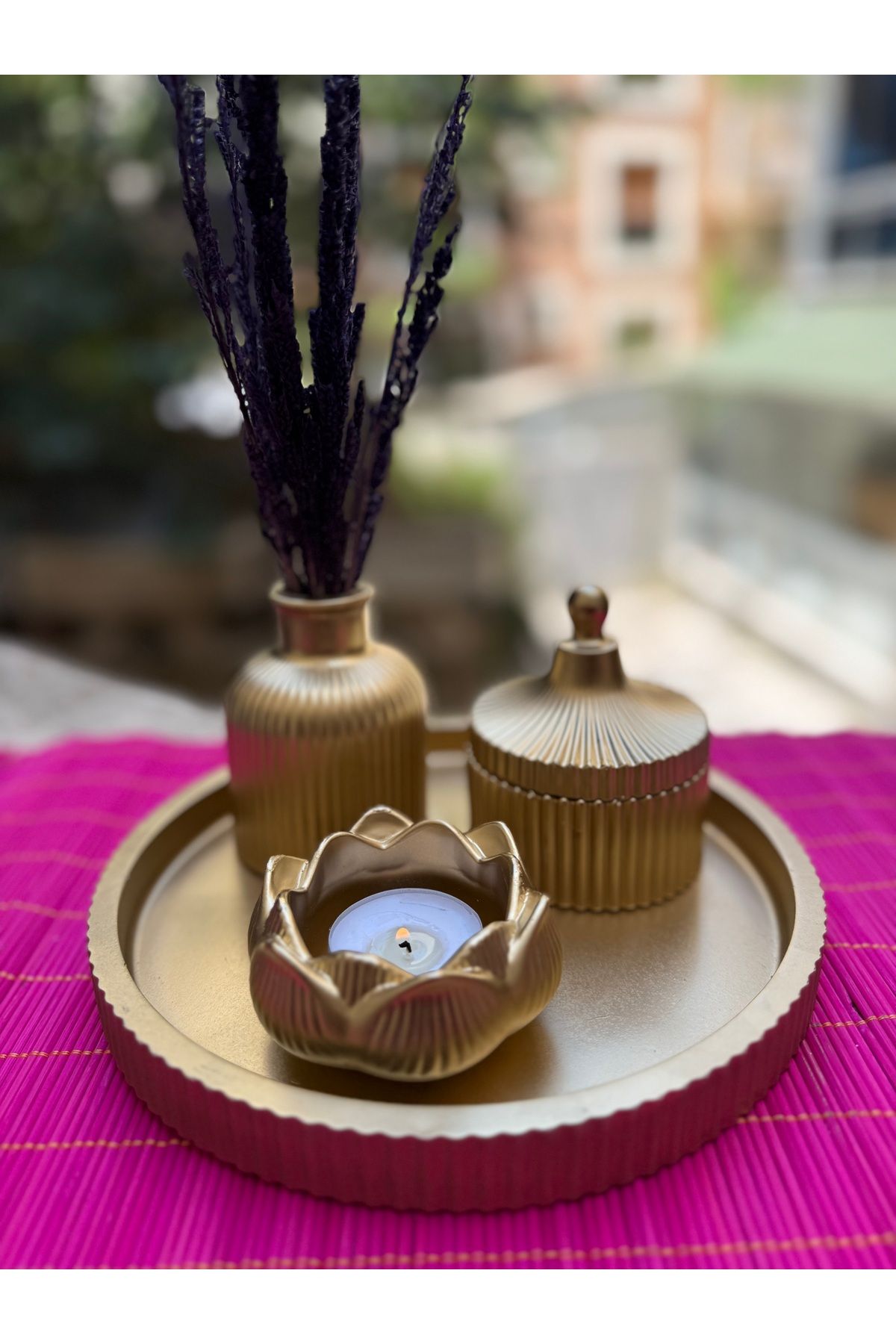Lydia Accessory Altın Renk El Yapımı Beton Dekoratif Tepsi Seti – 4 Parça Lotus Mumluk & Pampas Vazo ( Gold )