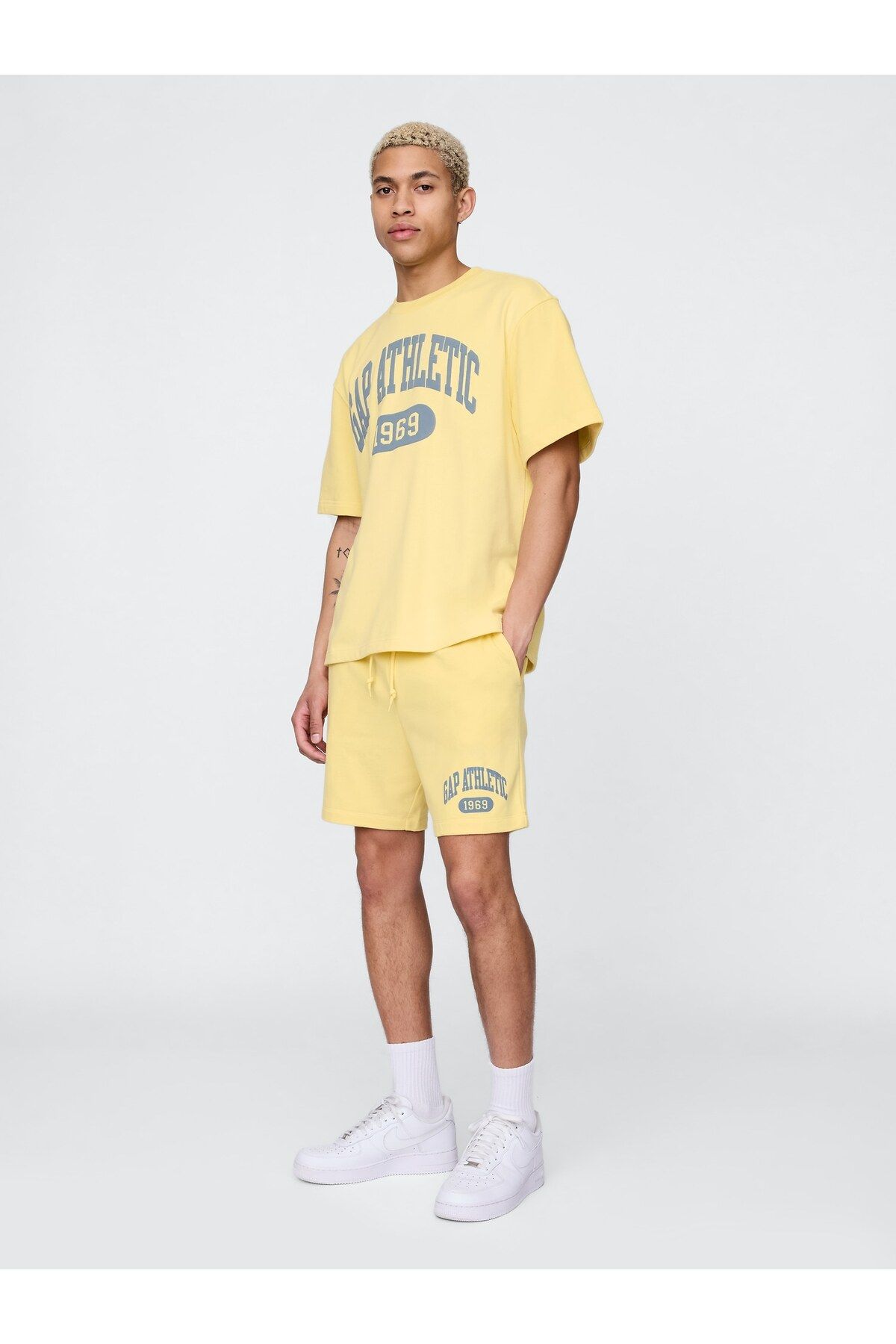 GAP Erkek Sarı VintageSoft Athletic Gap Logo Easy Şort
