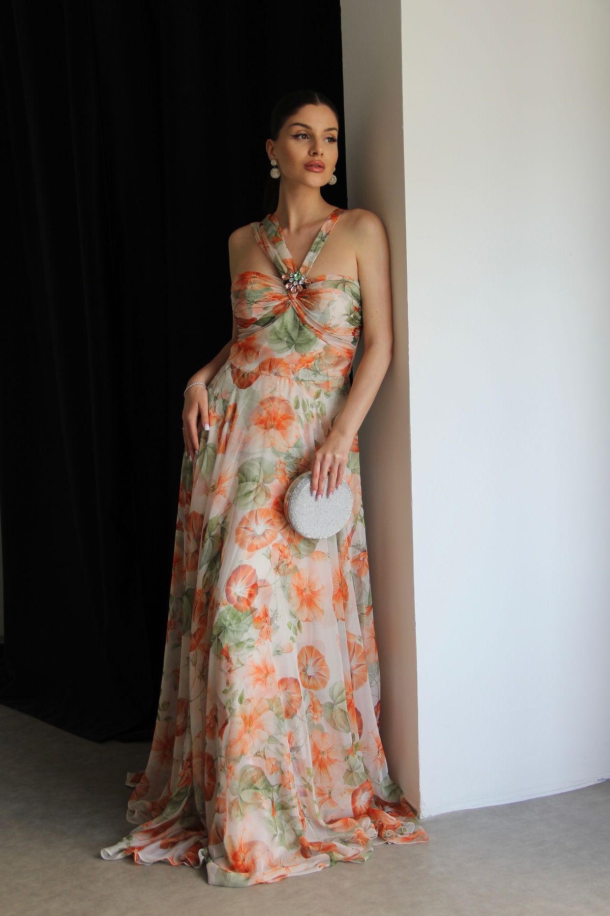Julidress Şifon Saten Kristal Taşlı Broşlu Straplez Yaka Askılı Abiye Premium Tasarım Elbise