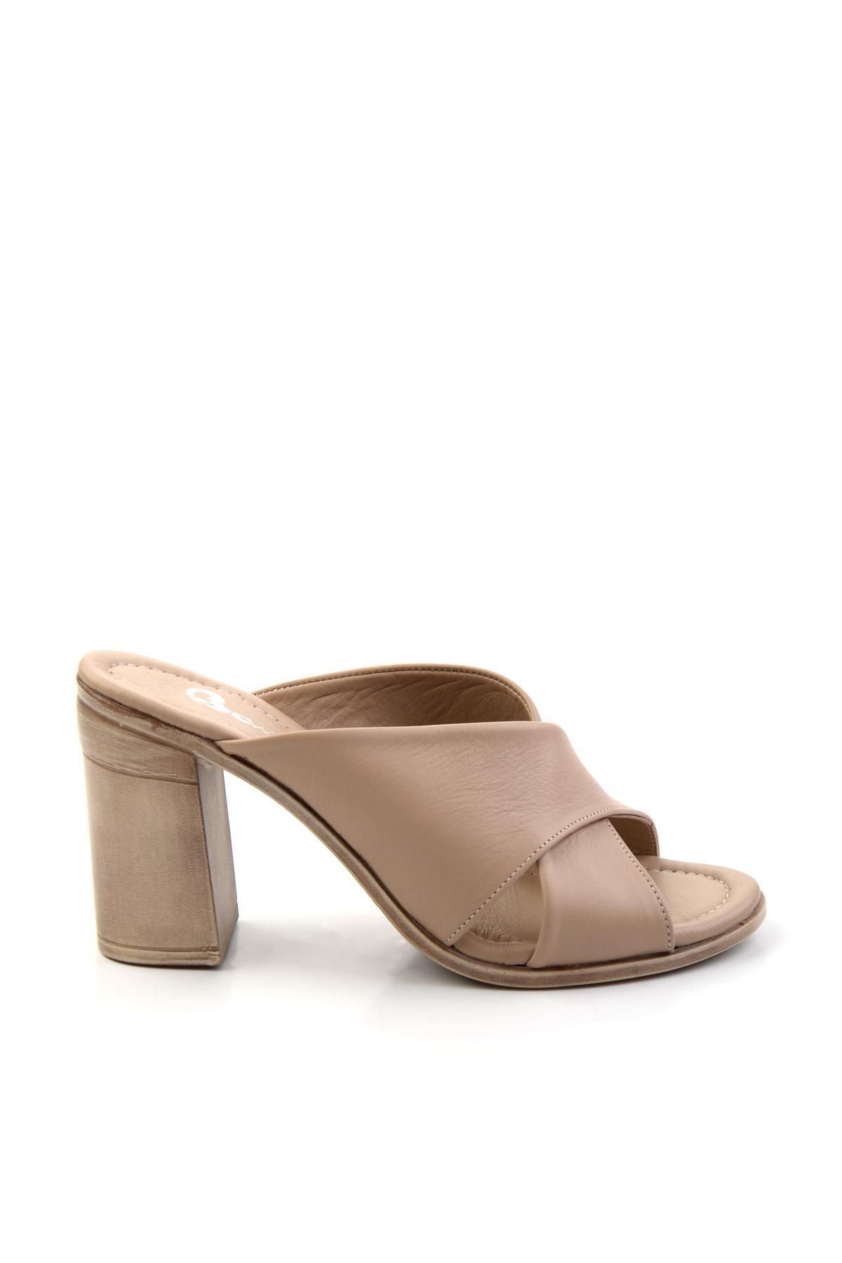 Bambi Bej Leather Kadın Terlik K04040012503