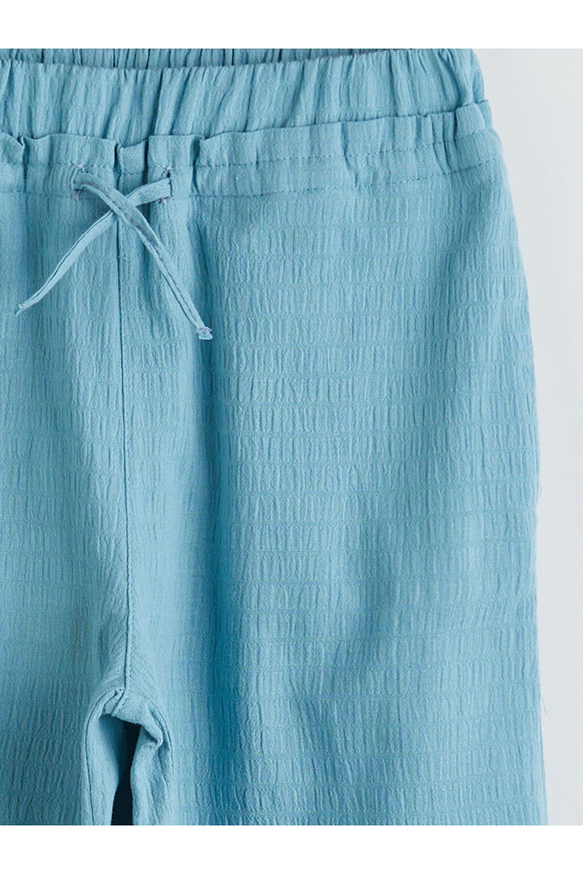 LC Waikiki-Create Your Style from Uzg Store |   Girls' Textured Trousers with Elastic Waist 3