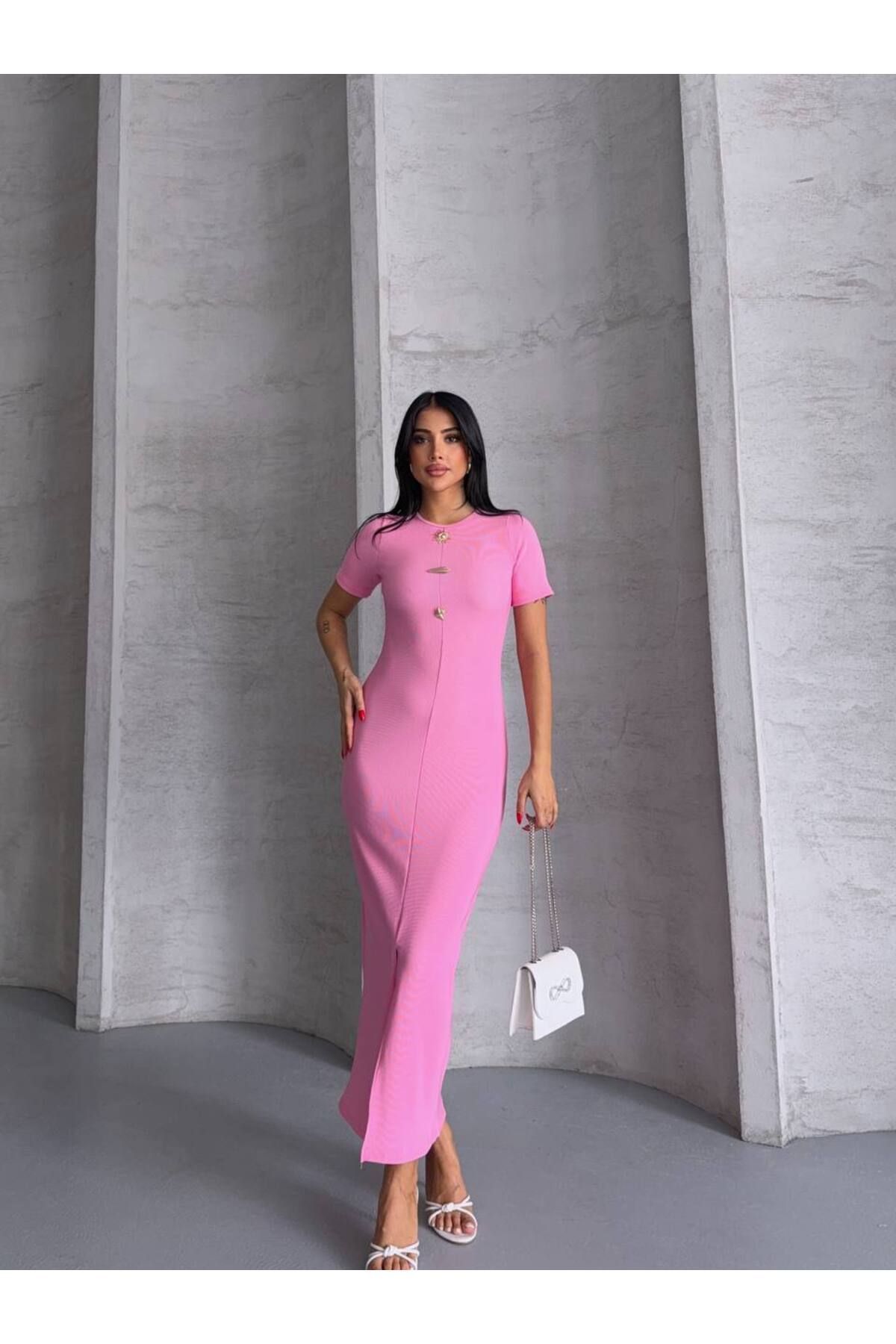 Castivo Fashion Broş Detaylı Yırtmaçlı Kısa Kollu Fit Elbise
