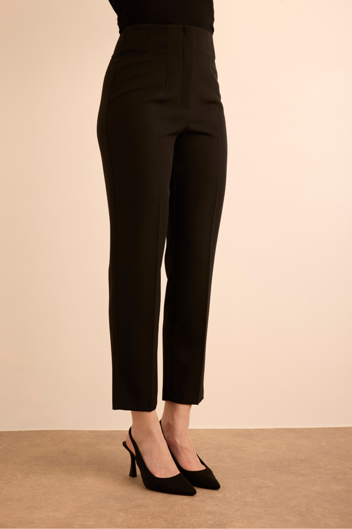 Aker-Woven Trousers with Front Pocket Detail 4