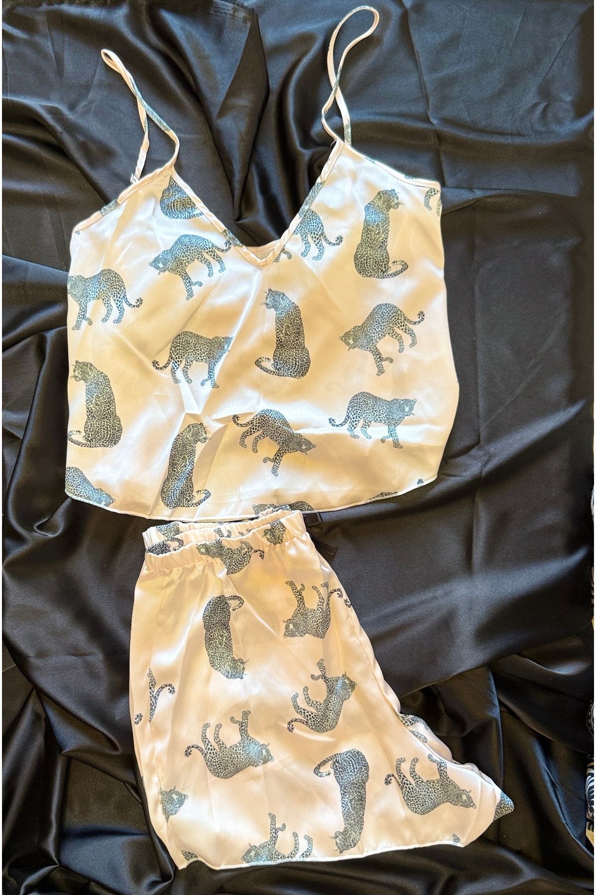 Esmilla Saten Şortlu Pijama Takımı