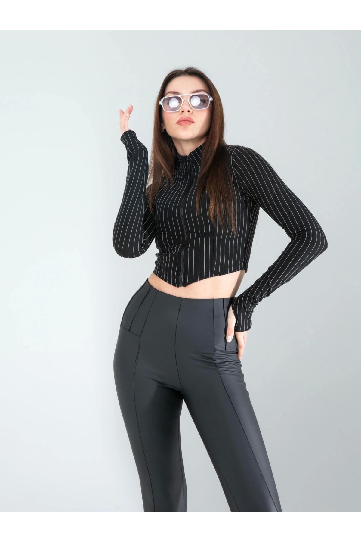 POLEXP Siyah Crop Bluz - Trendy ve Şık Kısa Kol Bluz