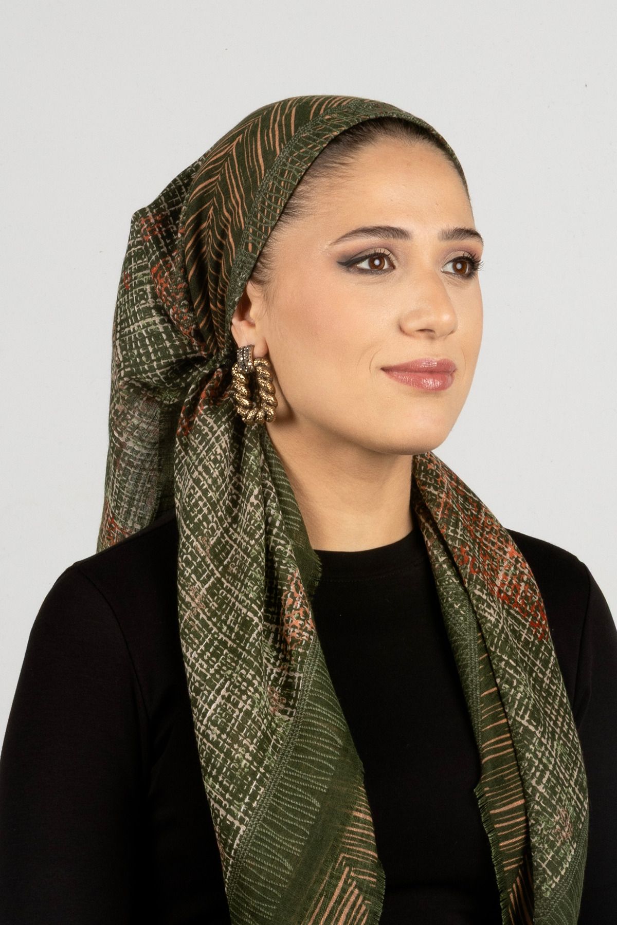 safura Yeni Özel Tasarım Bone Eşarp - Yeşil Desenli, Ayarlanabilir Ense Lastik, Kaymaz Kadife Şerit