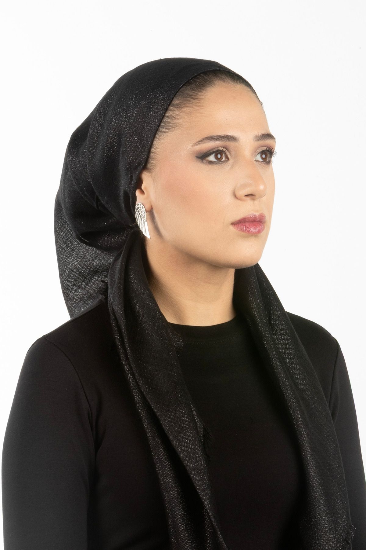 safura Yeni Özel Tasarım Bone Eşarp - Siyah Simli, Ayarlanabilir Ense Lastik, Kaymaz Kadife Şerit