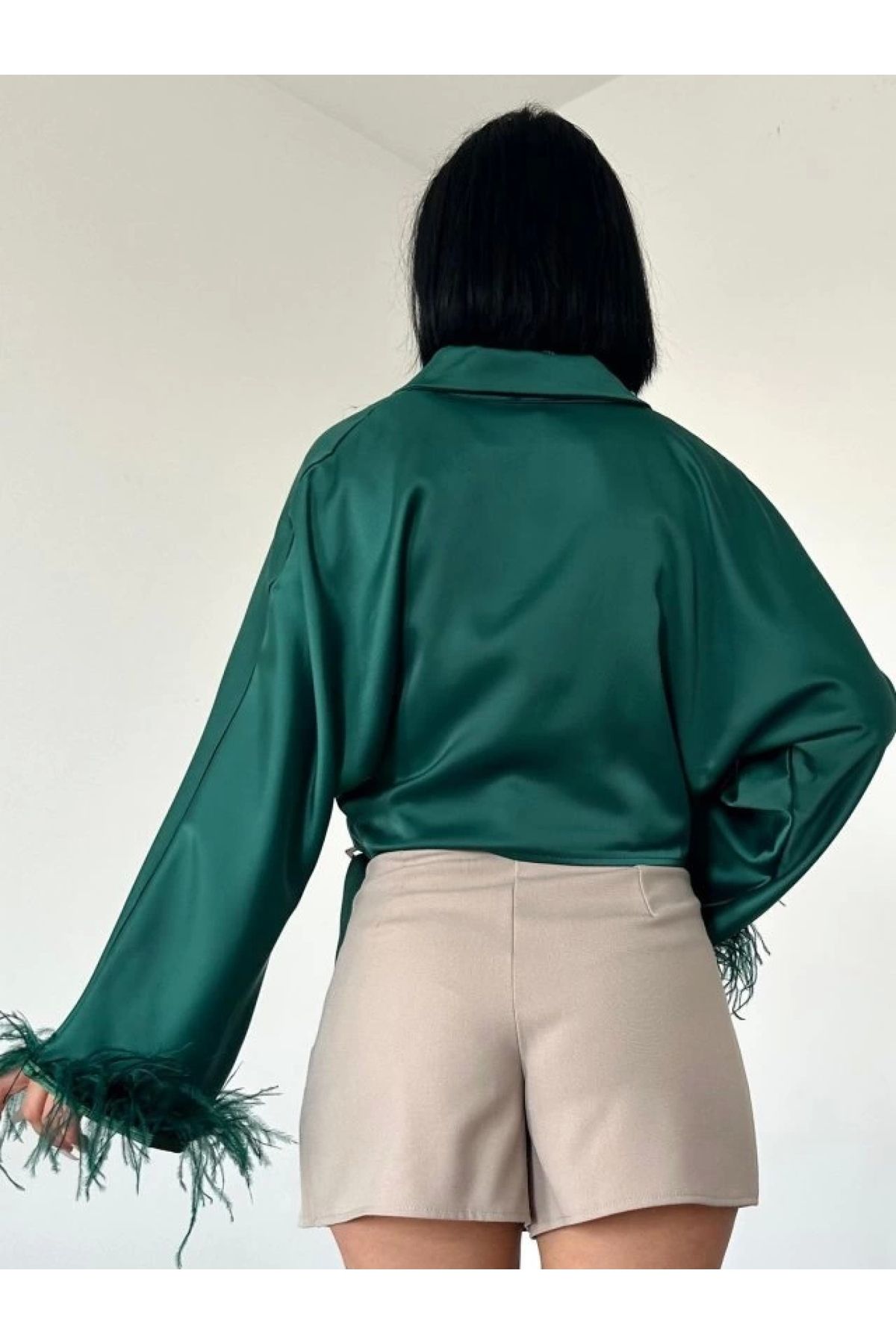 POLEXP Tüylü Saten Crop Üst - Trendy ve Şık Tasarım