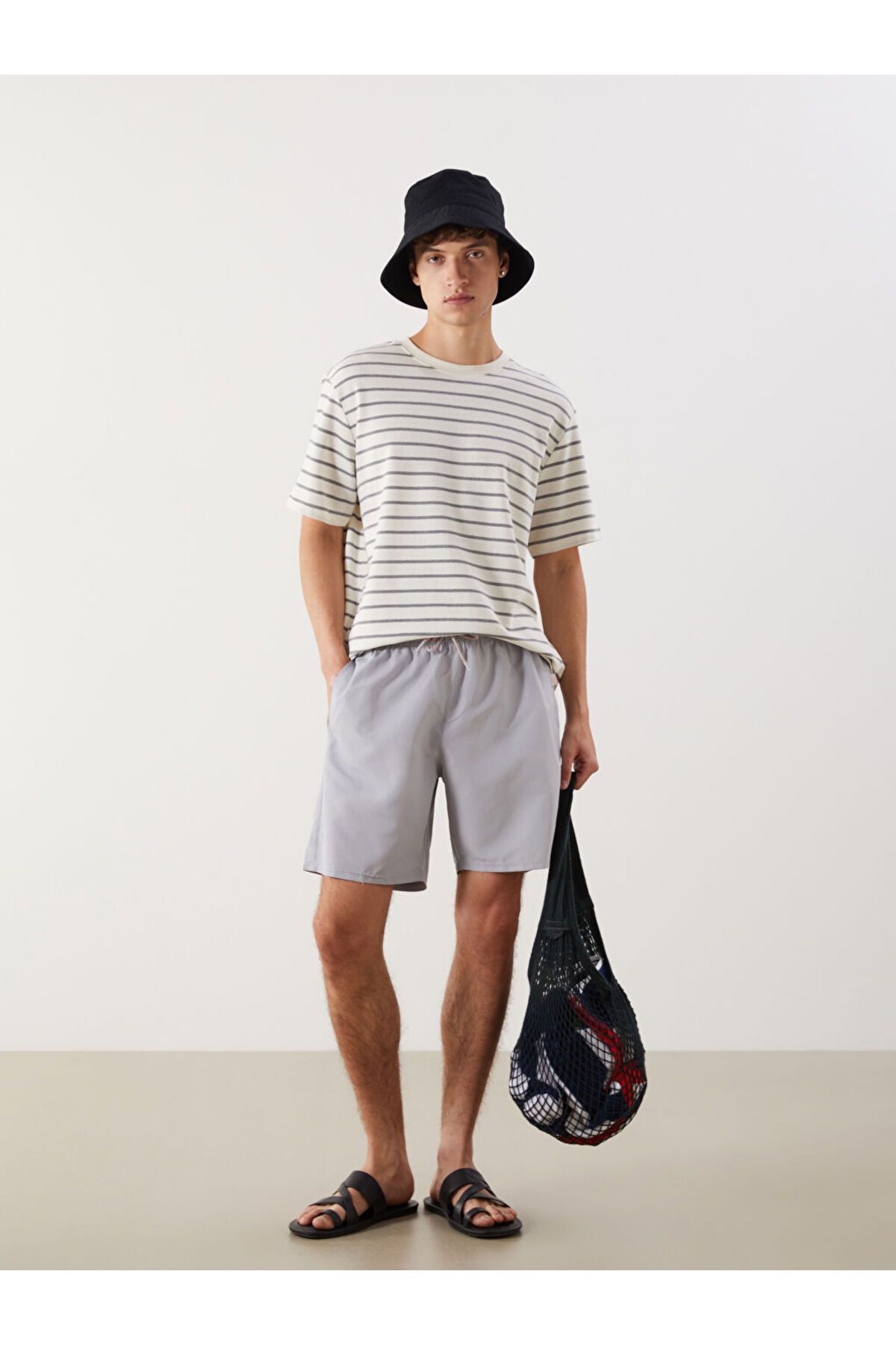 LC Waikiki Yeni Sezon Diz Hizasi Boy Basic Erkek Deniz Sortu - S54274Z8