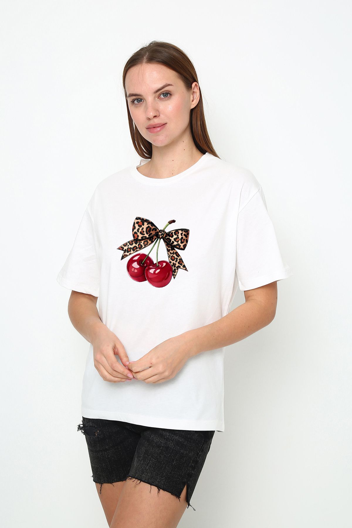 vikitekno oversize bisiklet yaka fiyonklu kiraz baskılı tasarım kadın t-shirt