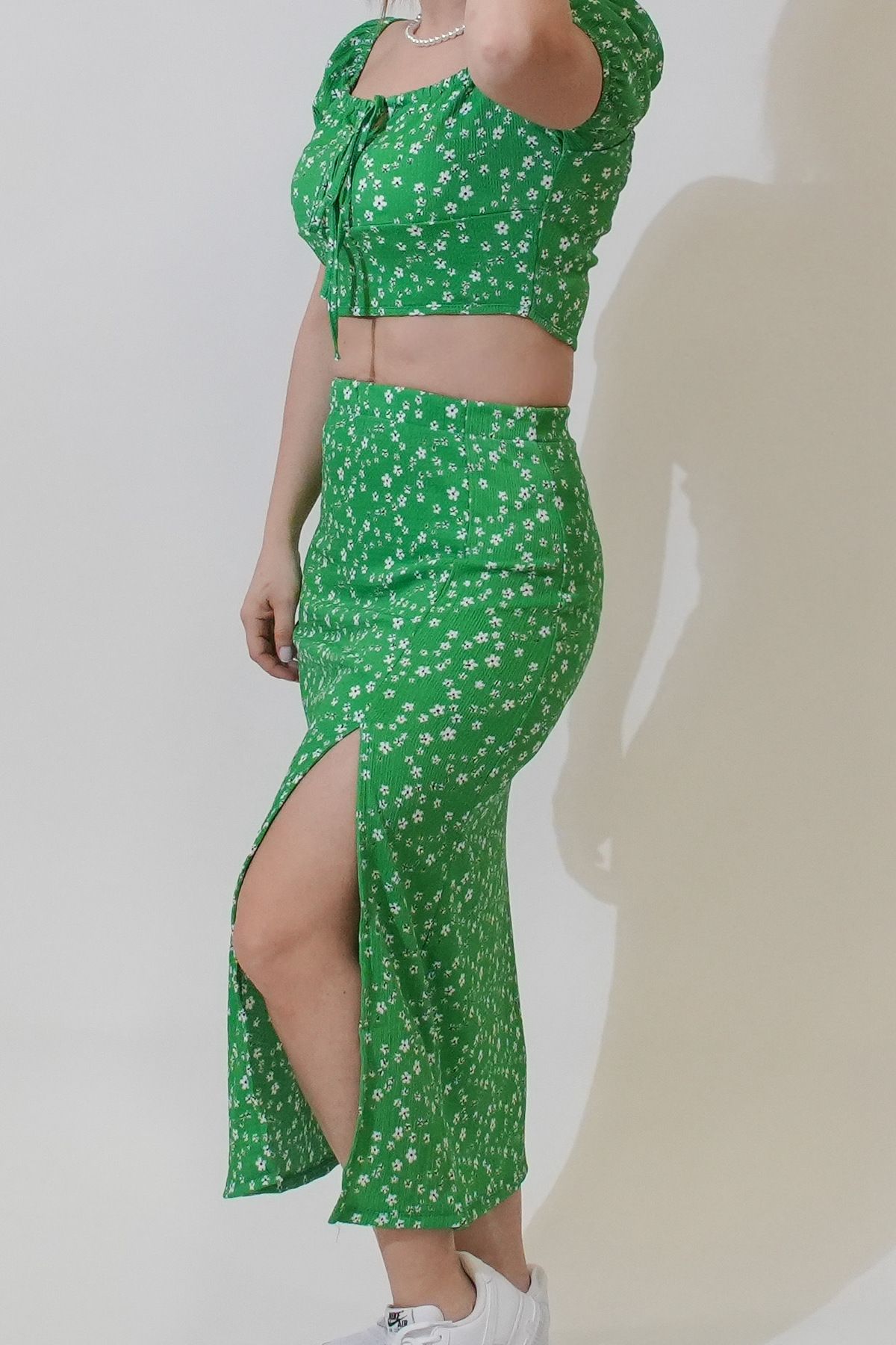 NEW NOCE ÇİÇEKLİ CROP BLUZ-YIRTMAÇLI ETEK TAKIM