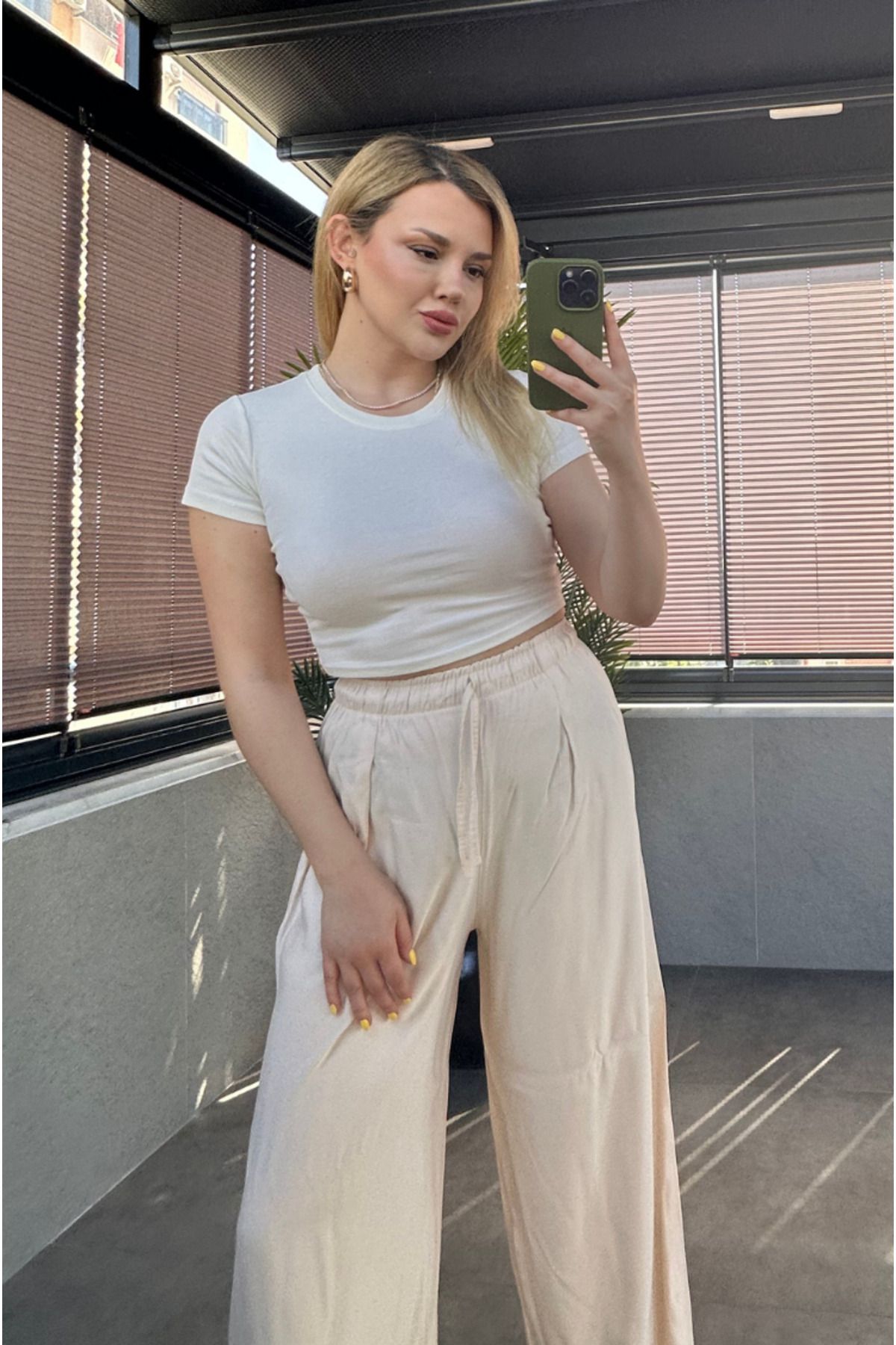 MİR STORE Krem Rengi Yarım Kollu Slim Basic Crop