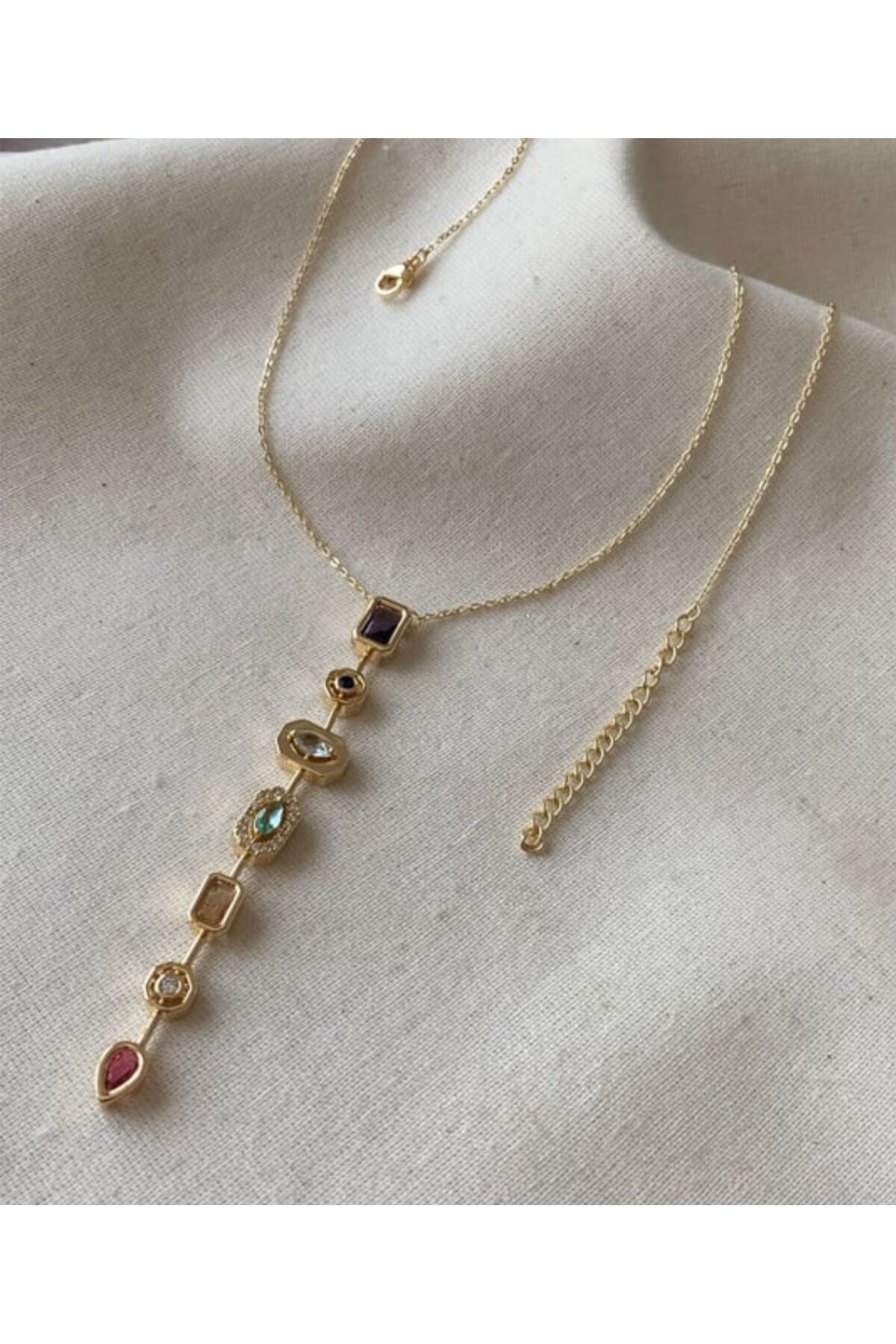 Giz Accesories ÖZEL SERİ 14K RENKLİ TAŞ DETAYLI DEKOLTE KOLYE