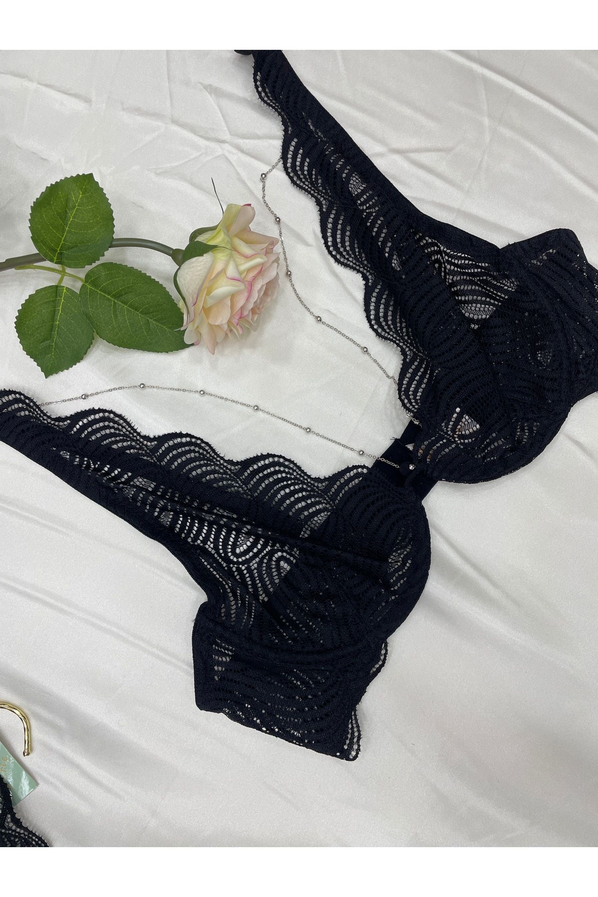 Gamze Day's Lingerie Zincir Detaylı Dantelli Kapsız Iç Çamaşır Takım