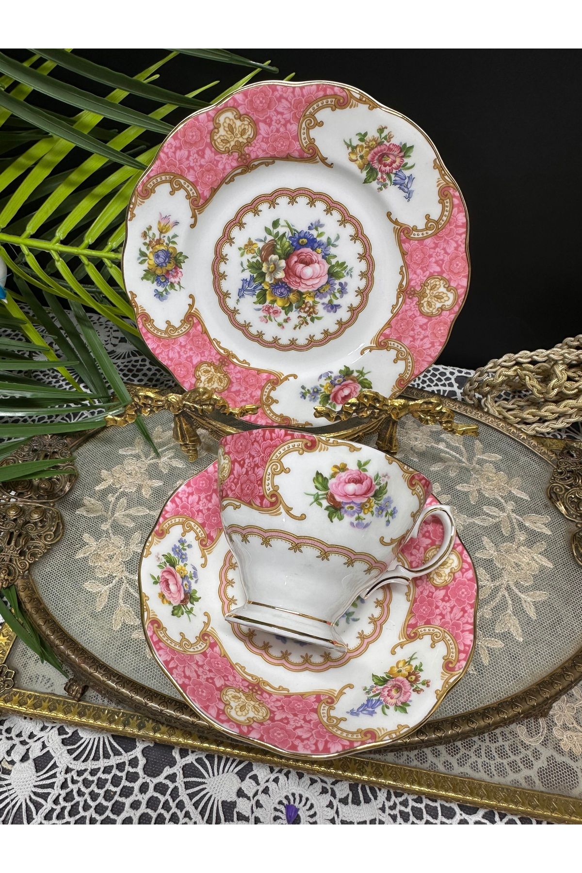 Royal Albert Fincan trio