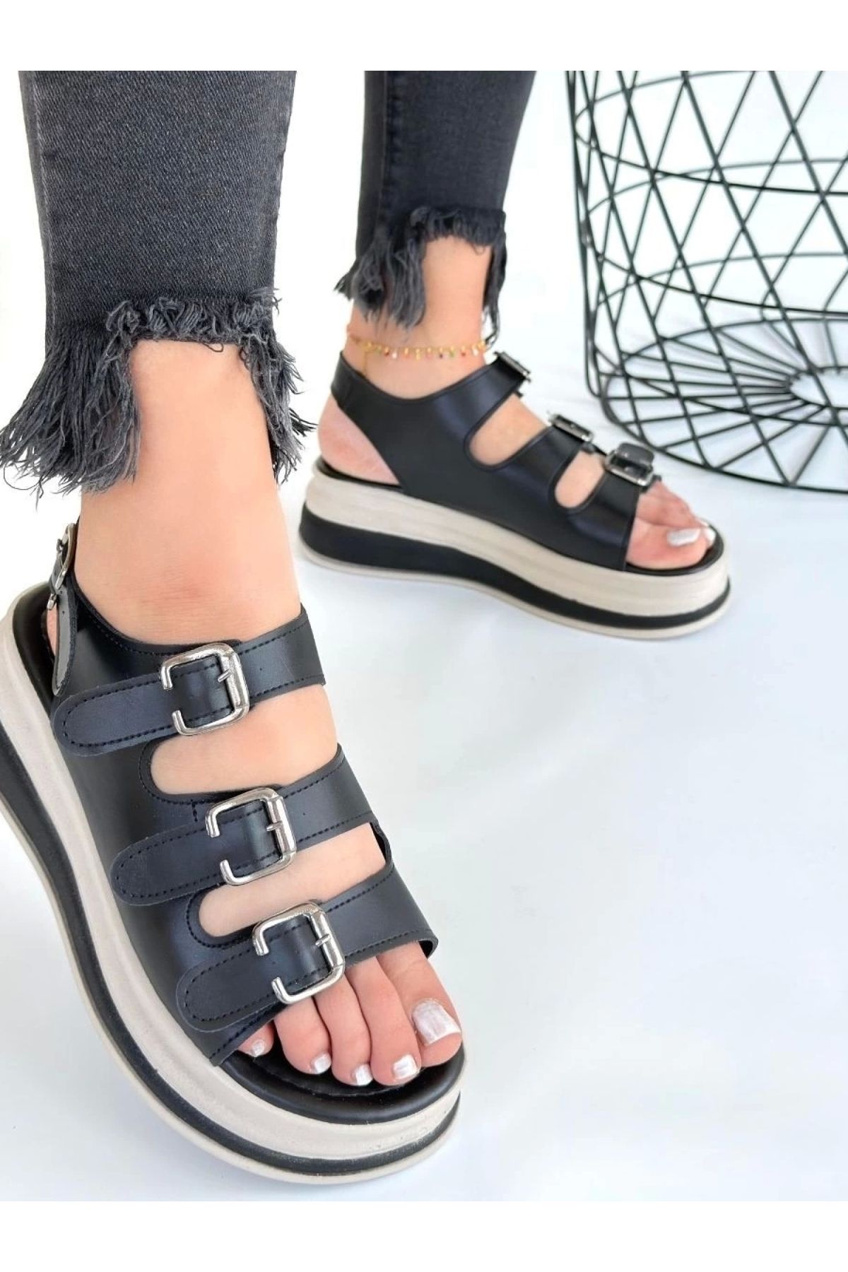 POLEXP Siyah Deri Sandalet - Trendy ve Rahat Tasarım