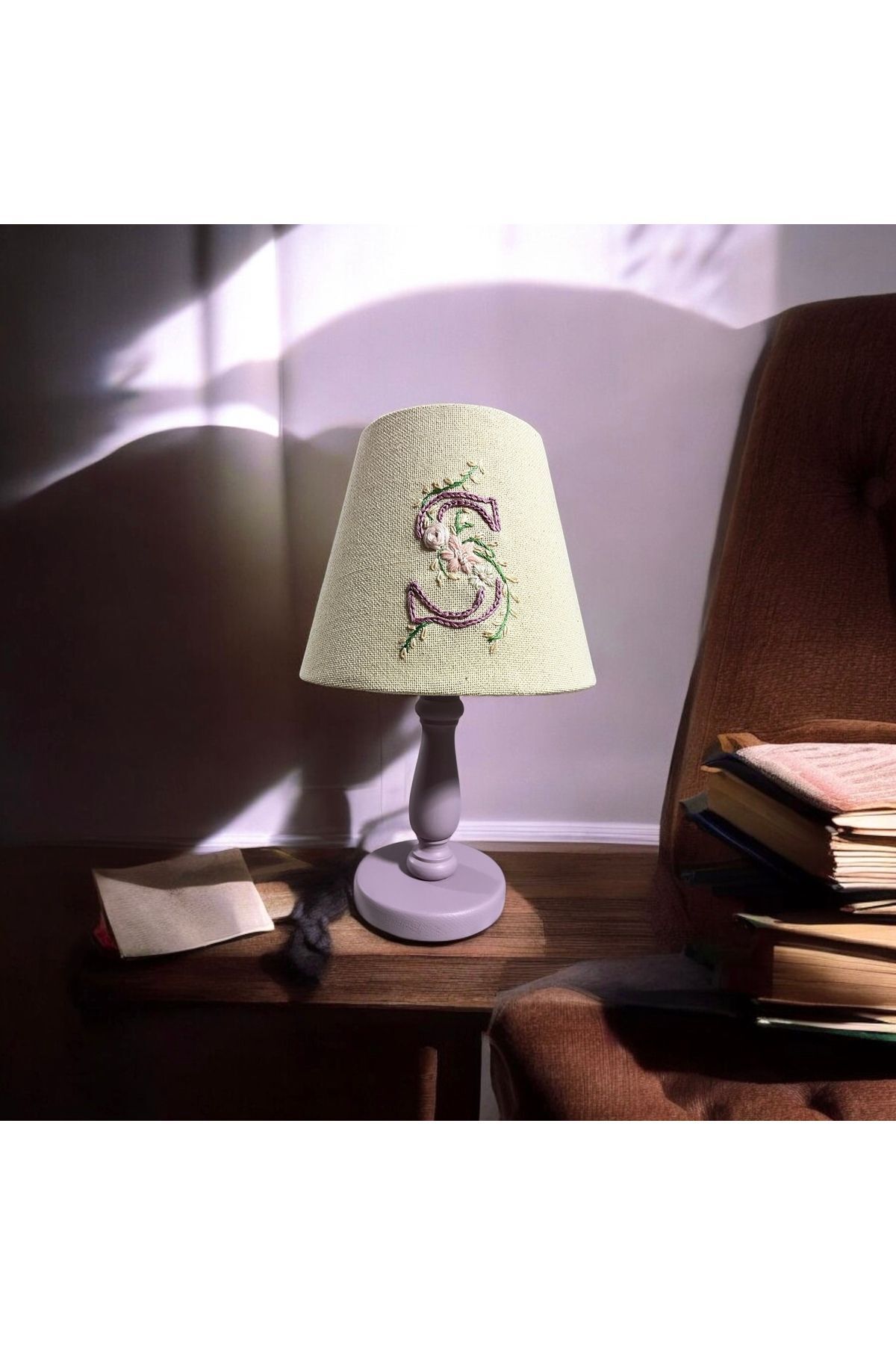 SerenityHaven Nakış Harf Işlemeli Abajur 40cm( Harfinizi Mesaj Atabilirsiniz)