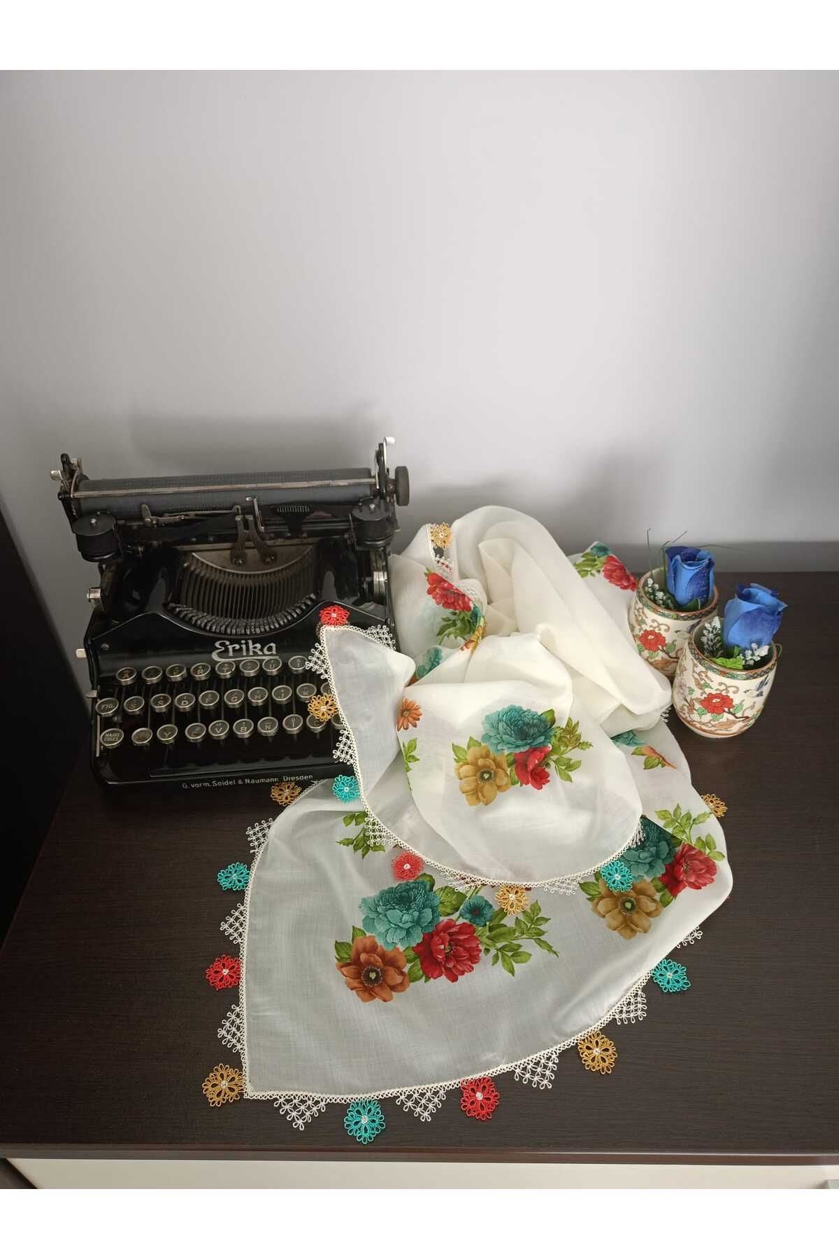 İyisini İstersen KENARLARI EL YAPIMI TEK MEKİK VE İĞNE OYALI KREM RENKTE YAZMA BAŞÖRTÜ