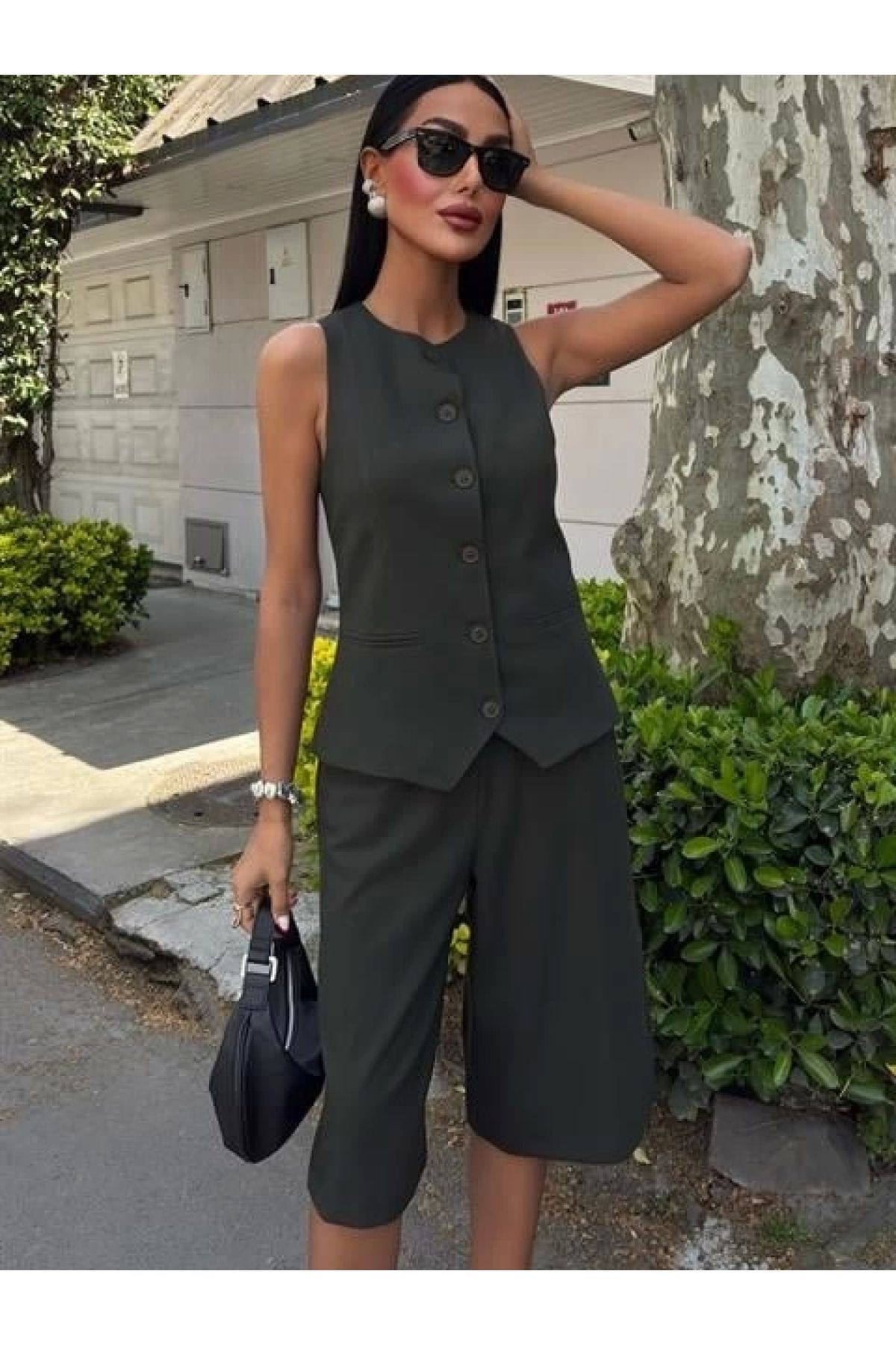 POLEXP Elegan Tasarımıyla Midi Şortlu ve Yelekli Takım