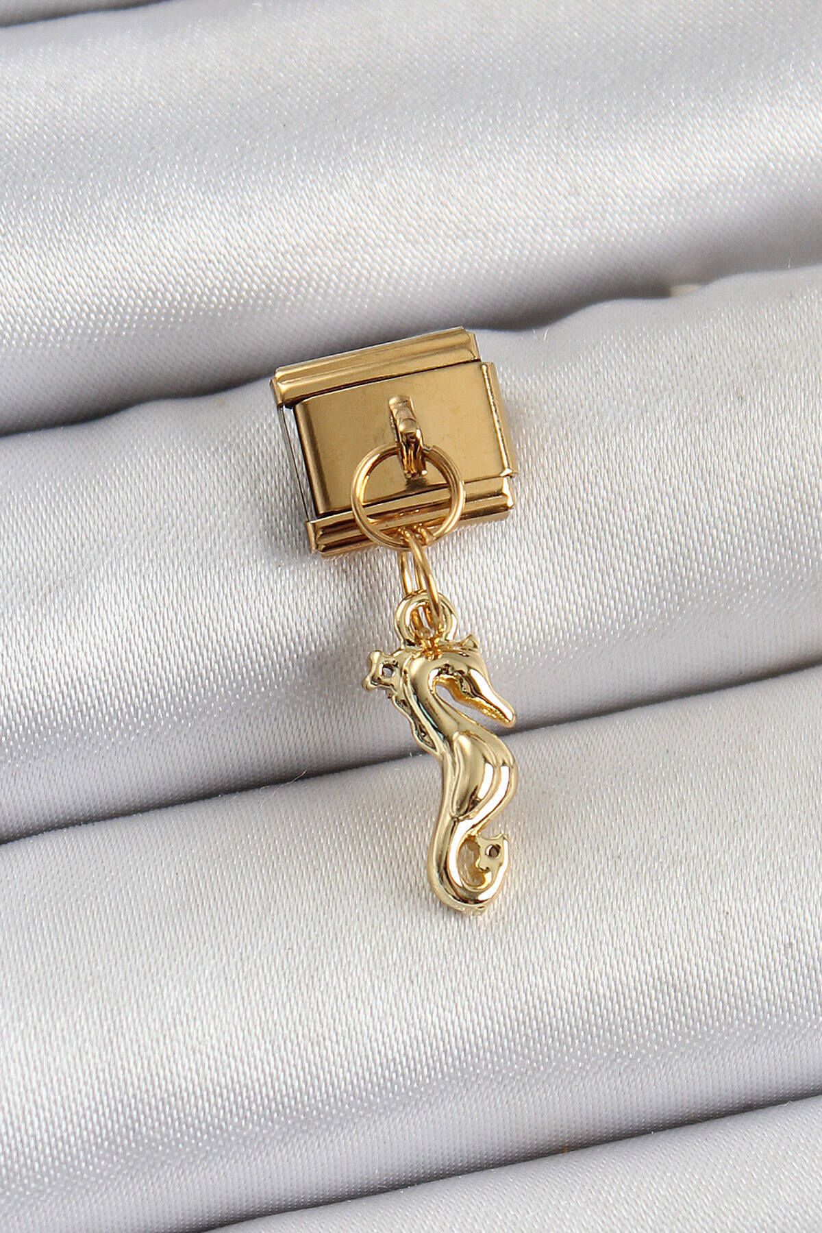 Avantaj Kapıda ® 316L Çelik Sallantılı Deniz Atı Model Gold Renk Nomination Charm
