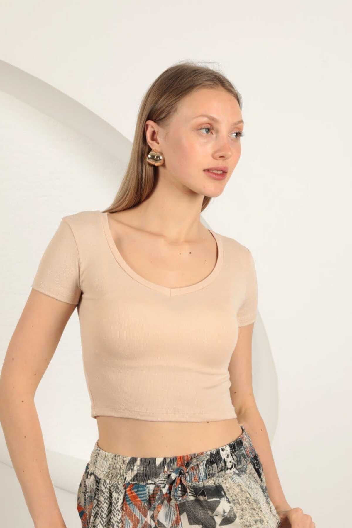 MİHRİZAR V Yaka Viskon Crop T-shırt