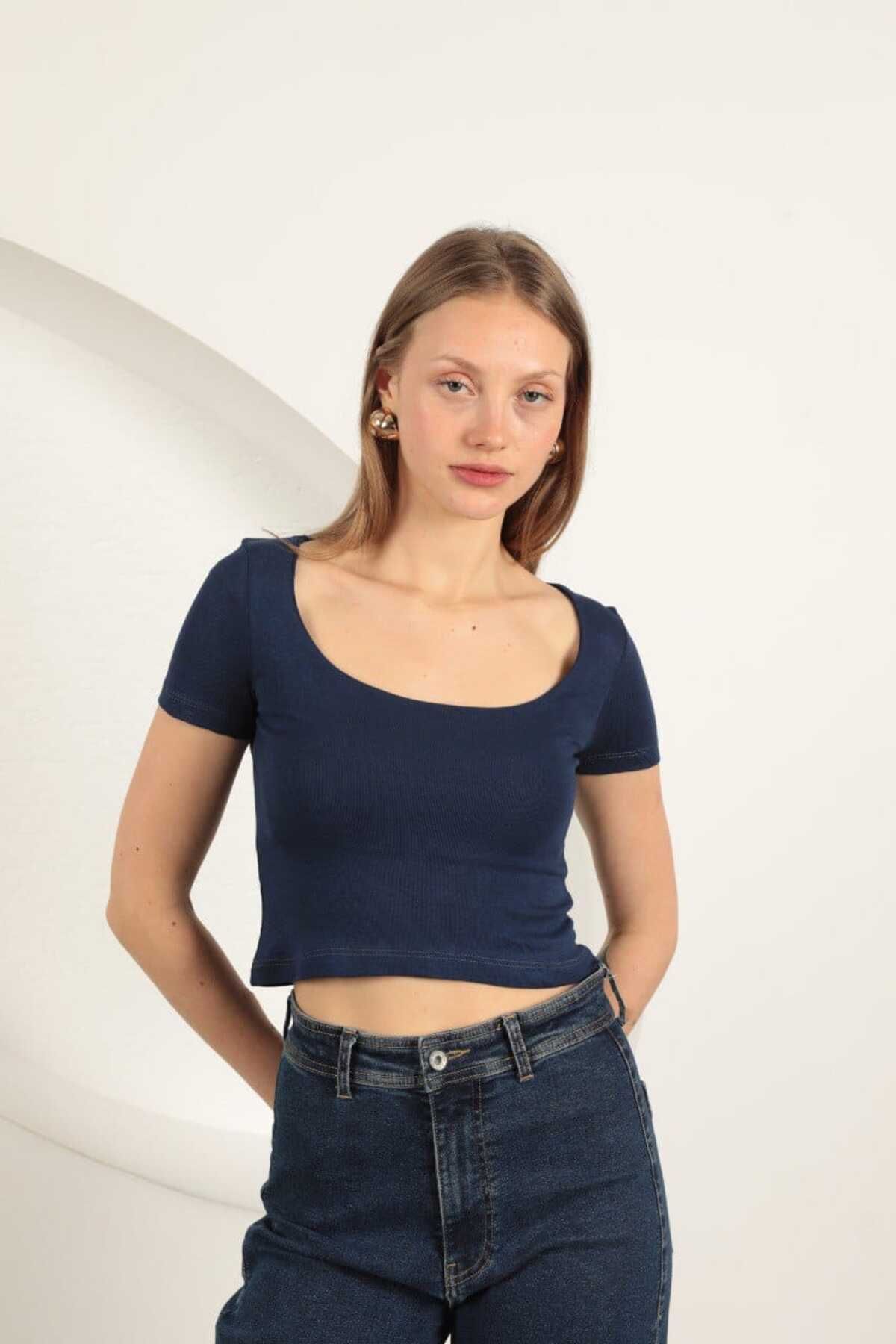 MİHRİZAR U YAKA VİSKON CROP T-SHİRT