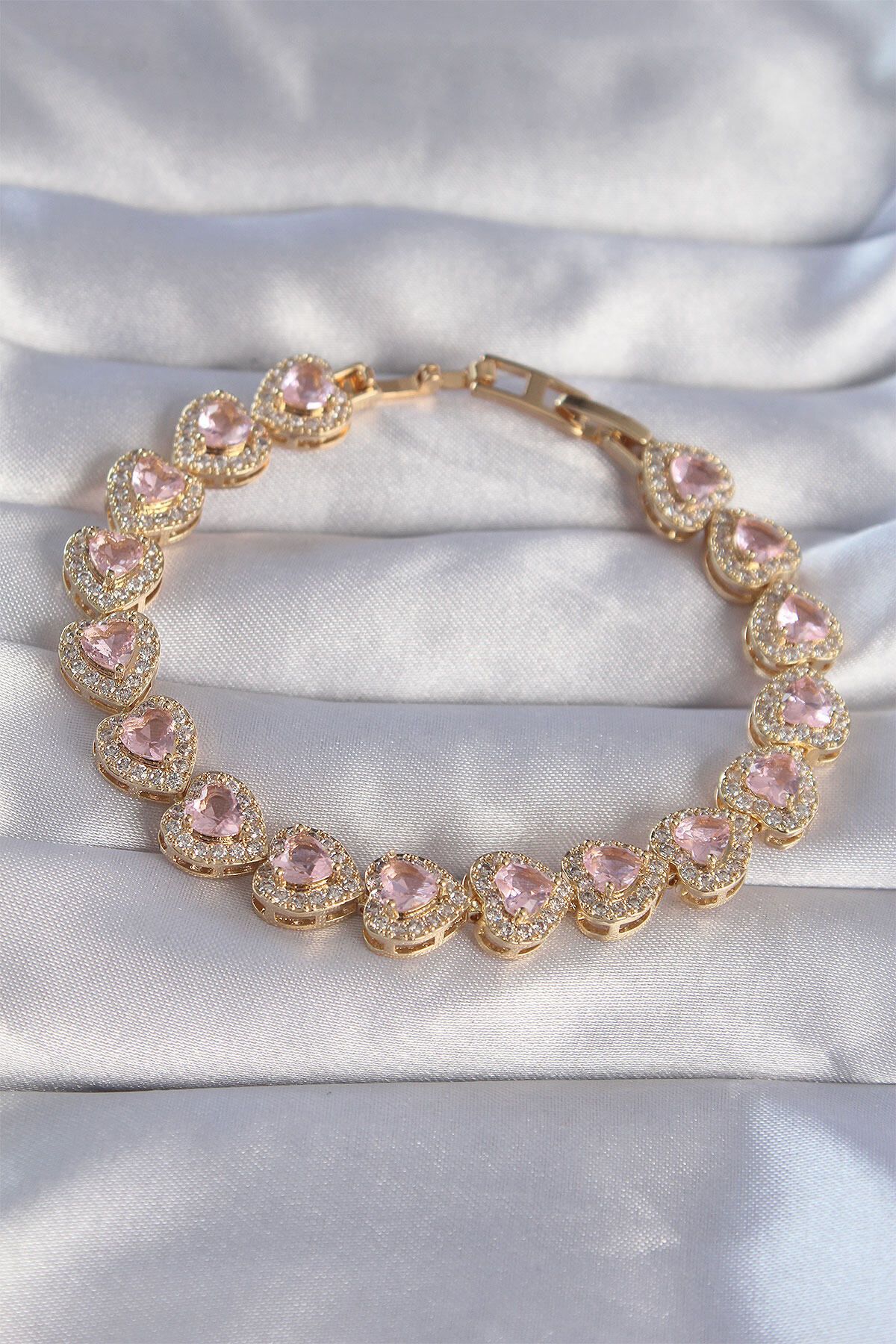 Avantaj Kapıda ® Vip Seri Pirinç Gold Renk Pembe Zirkon Taşlı Kalp Tasarımlı Bileklik