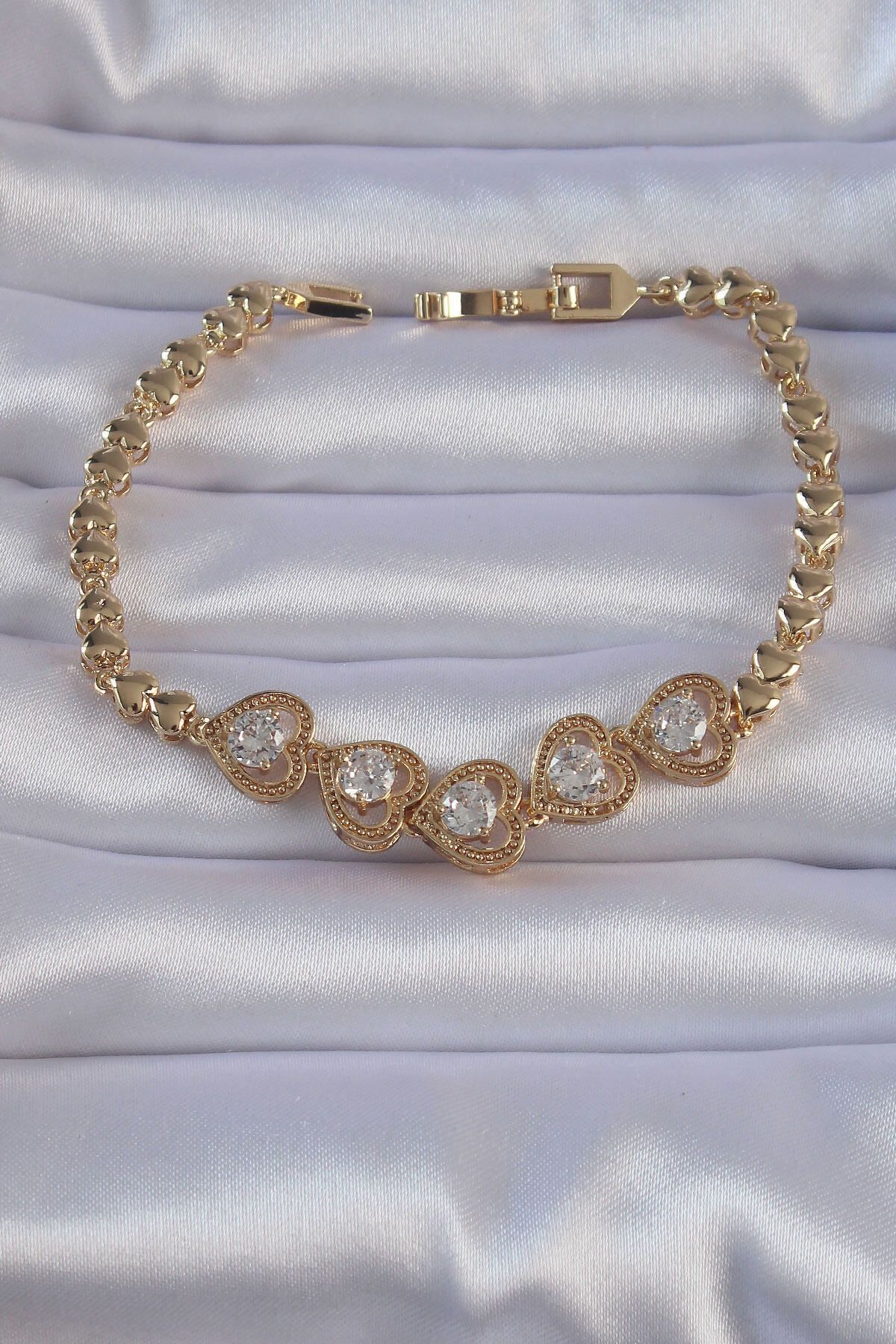 Avantaj Kapıda ® Pirinç Gold Renk İçi Zirkon Taşlı Kalp Figürlü Bileklik