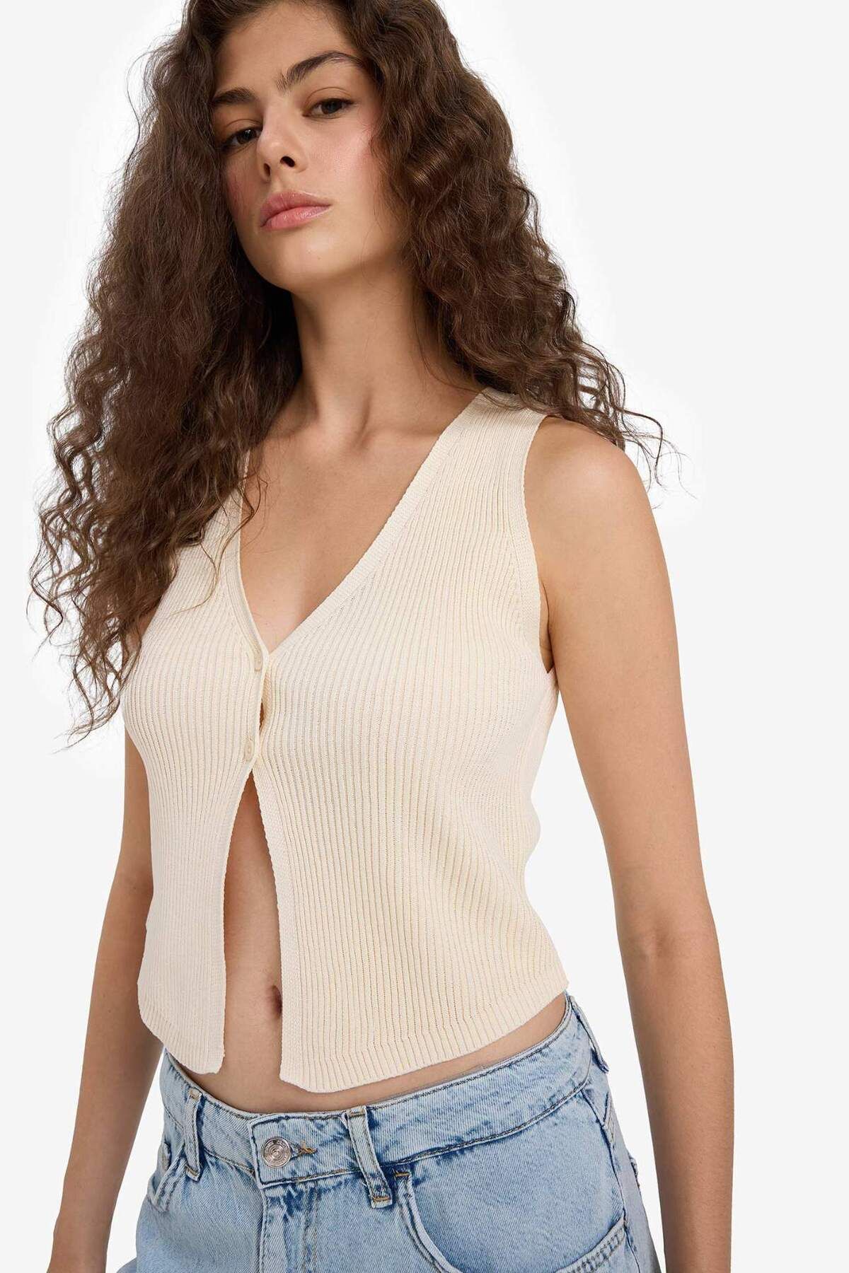 DeFacto Coool Slim Fit Dar Kesim V Yaka Yelek E4738AX25SP