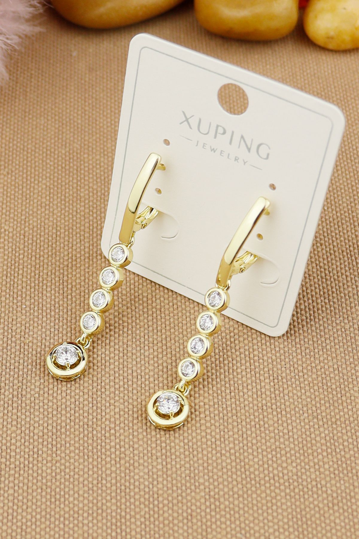 Keyifli Hayaller Xuping Vip Küpe - Beyaz Zirkon Taşlı Sallantılı Şık Kararmaz Solmaz Xuping Marka 4,5cm Çivi Küpe