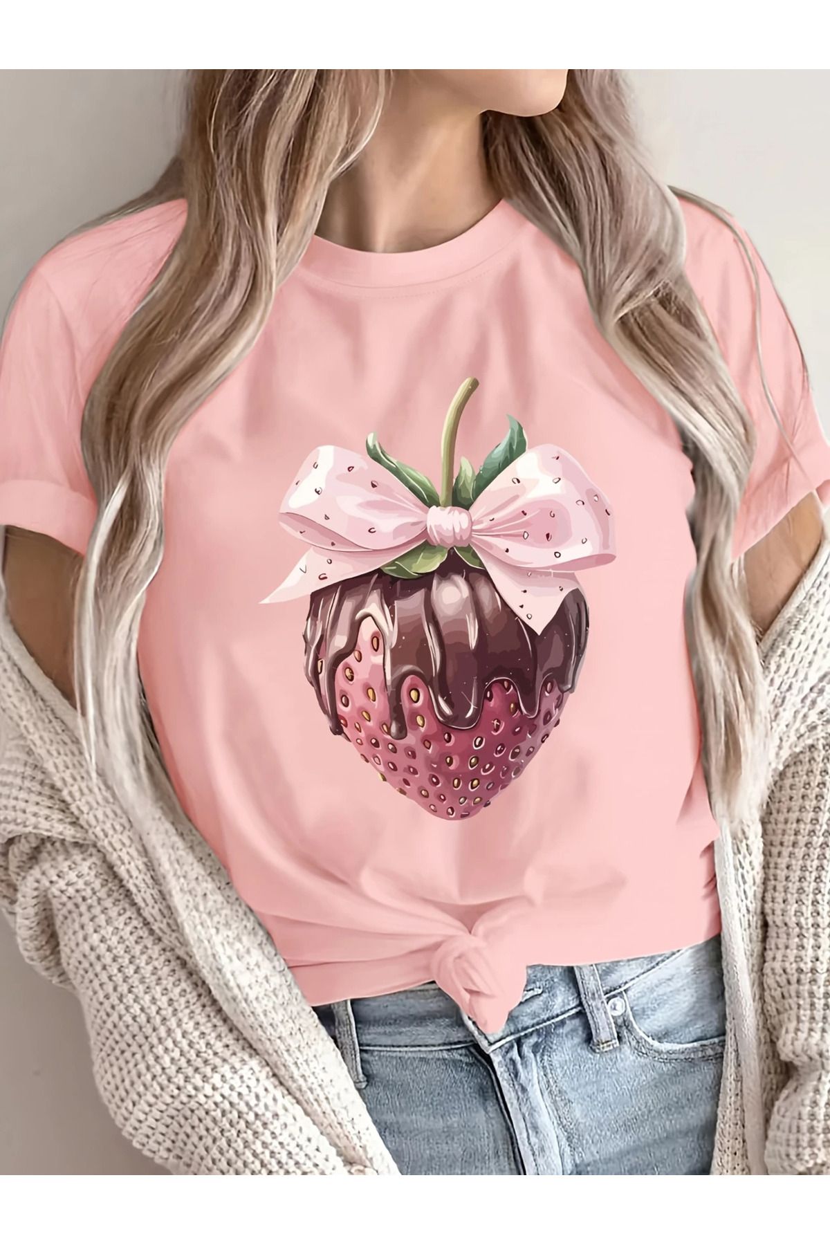 aynewmoda Kadın Kısa Kollu Pembe Çikolata Çilek Desenli Yuvarlak Yaka Yazlık Düz Tişört