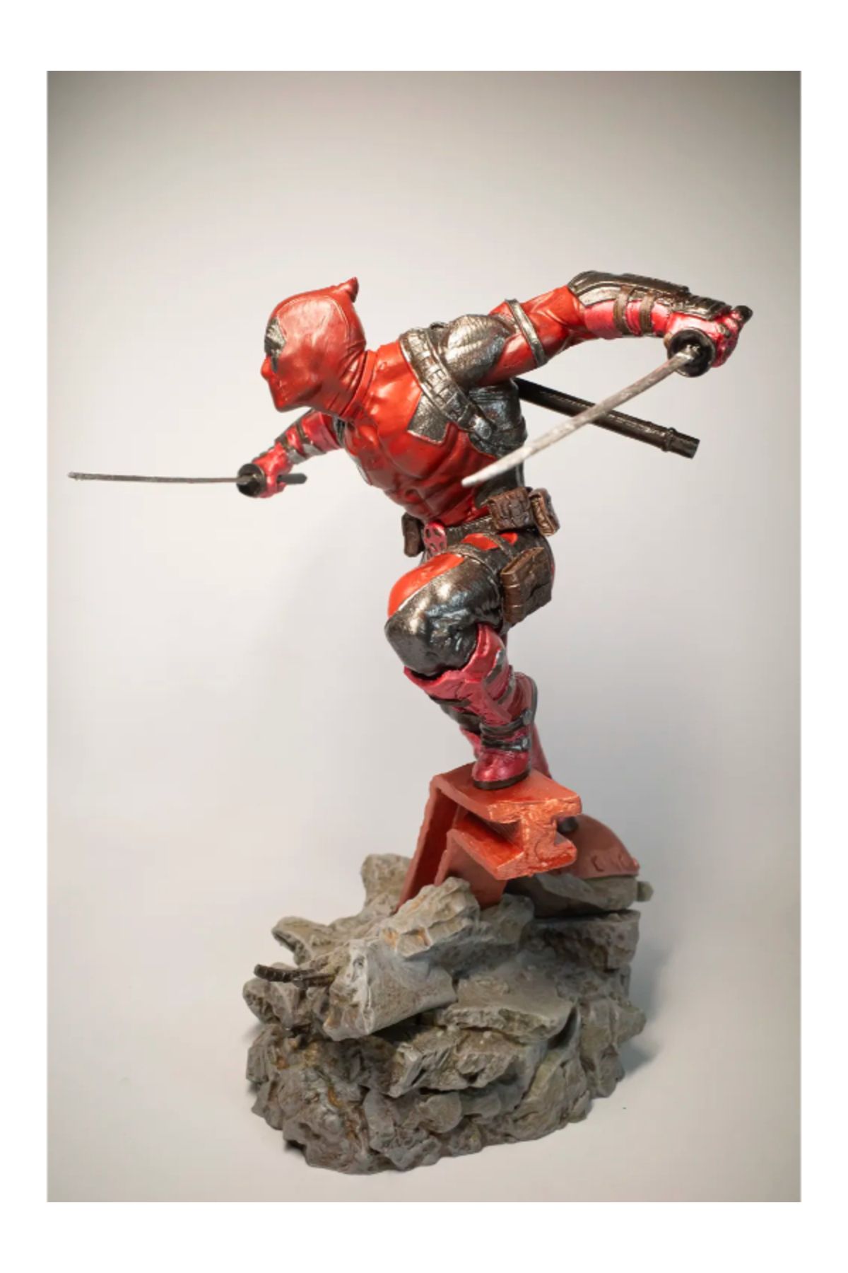 NOMOTHETIC Deadpool Figür – Marvel Karakter Tasarımı